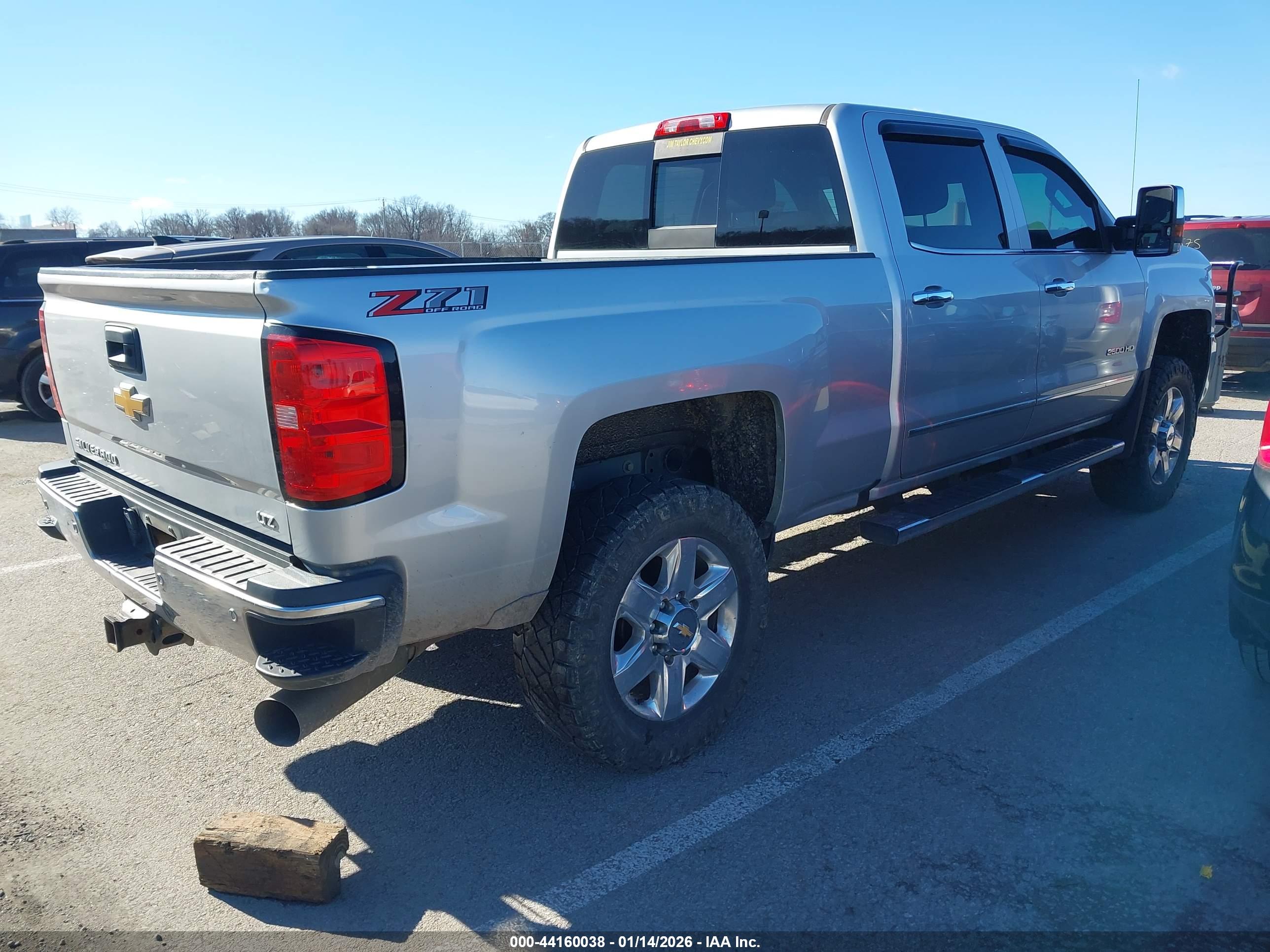 CHEVROLET SILVERADO image 4