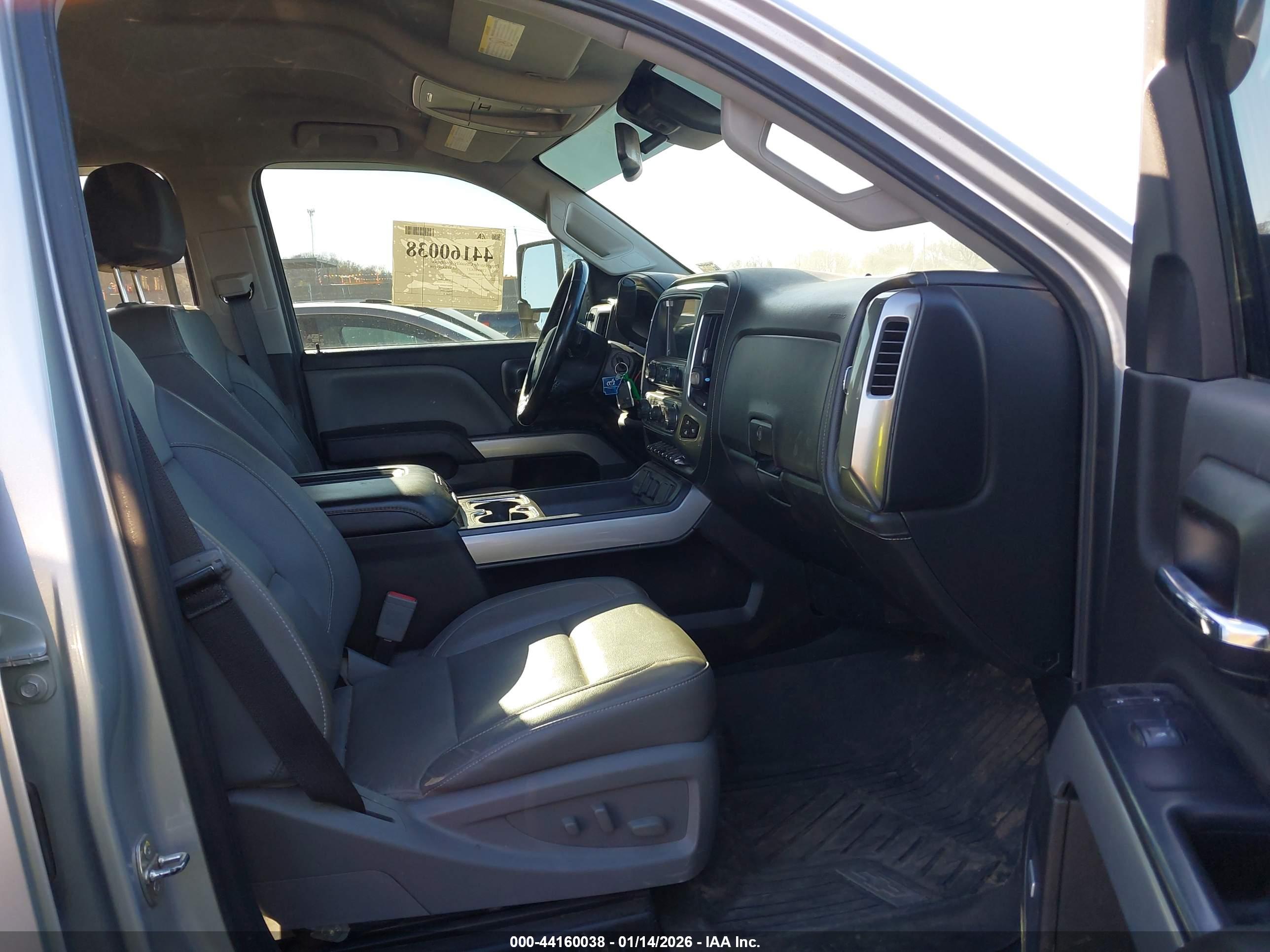 CHEVROLET SILVERADO image 5