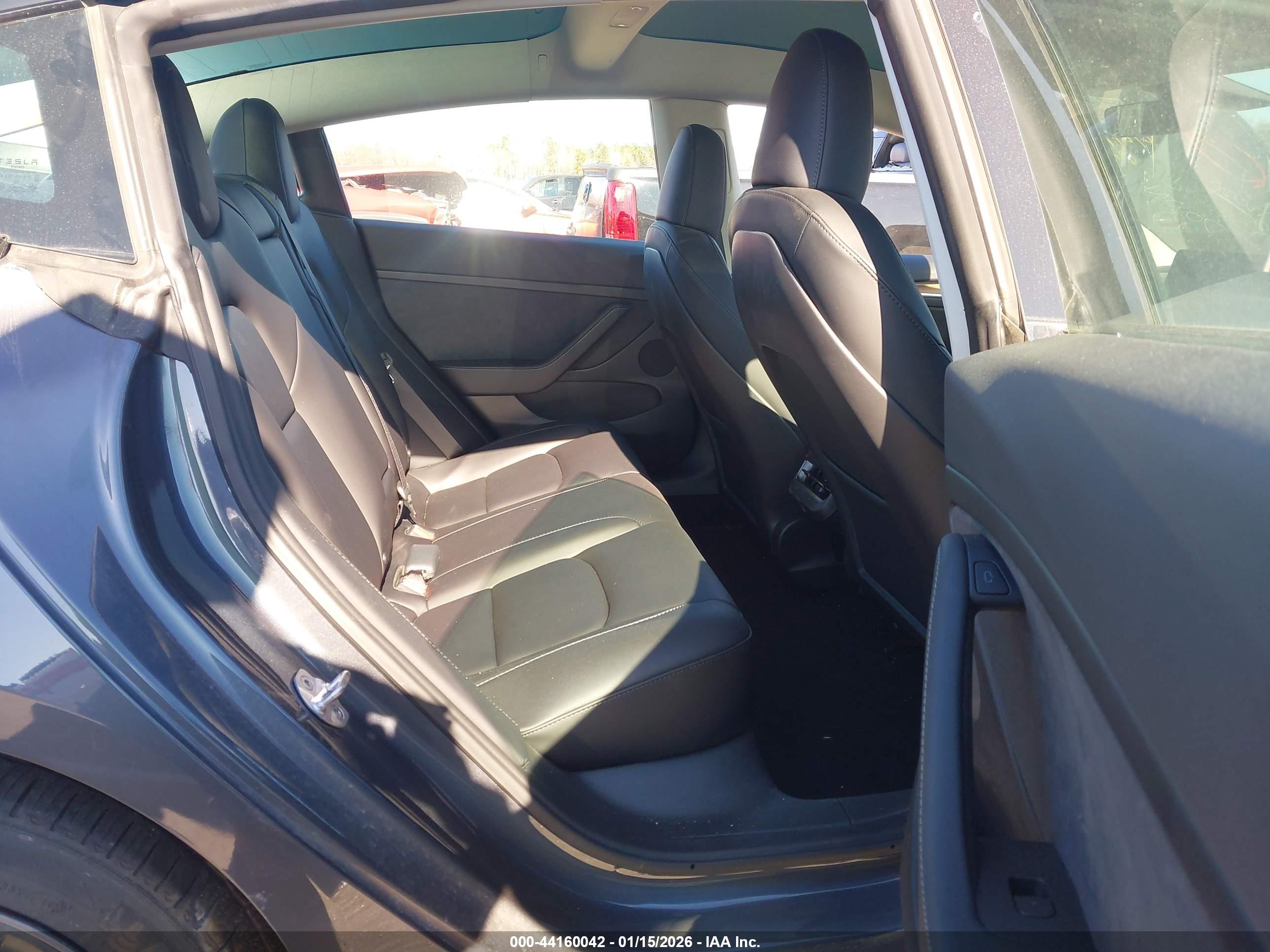 TESLA MODEL image 8