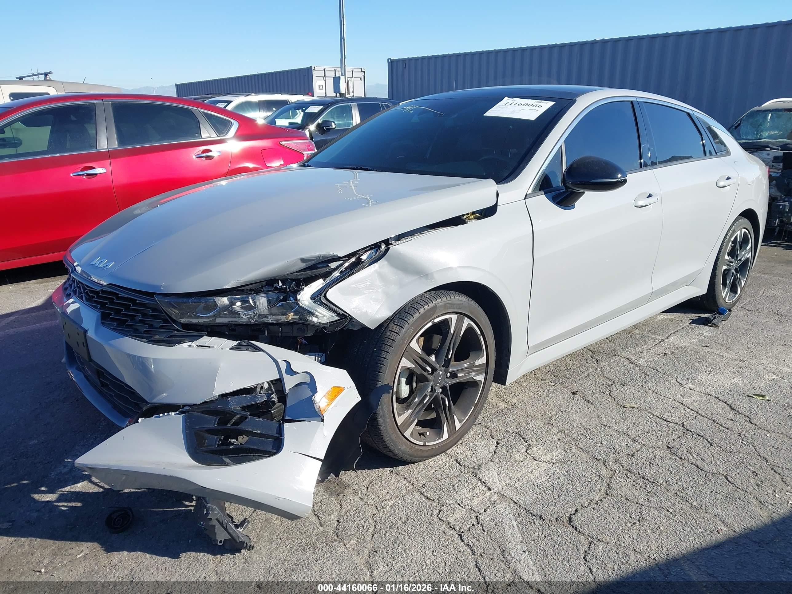 KIA K5 image 2
