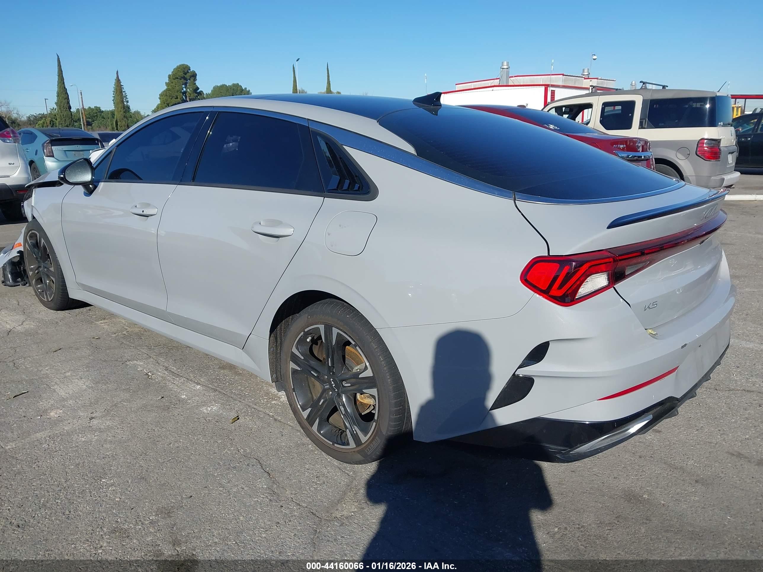 KIA K5 image 3