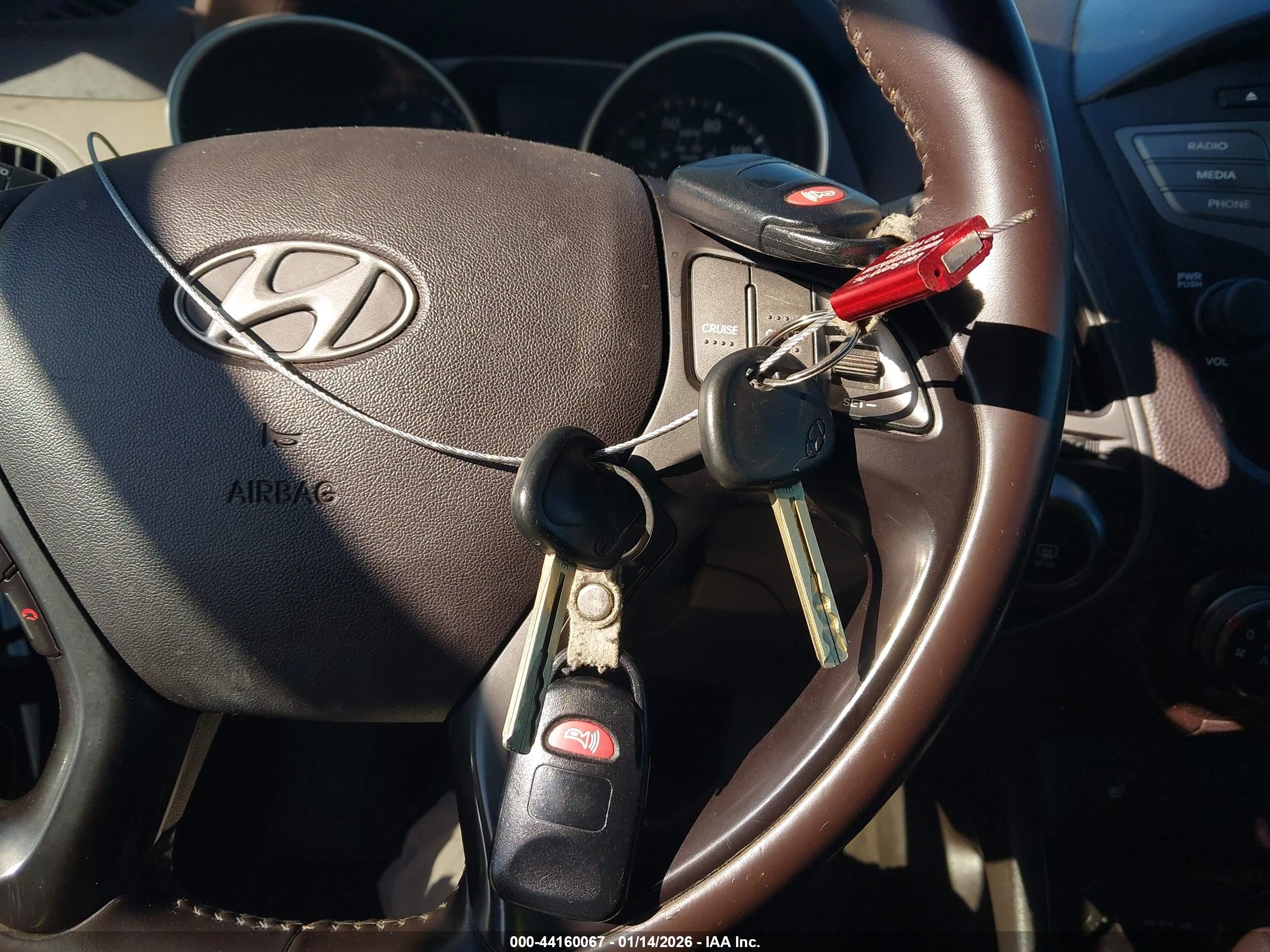 HYUNDAI TUCSON image 11
