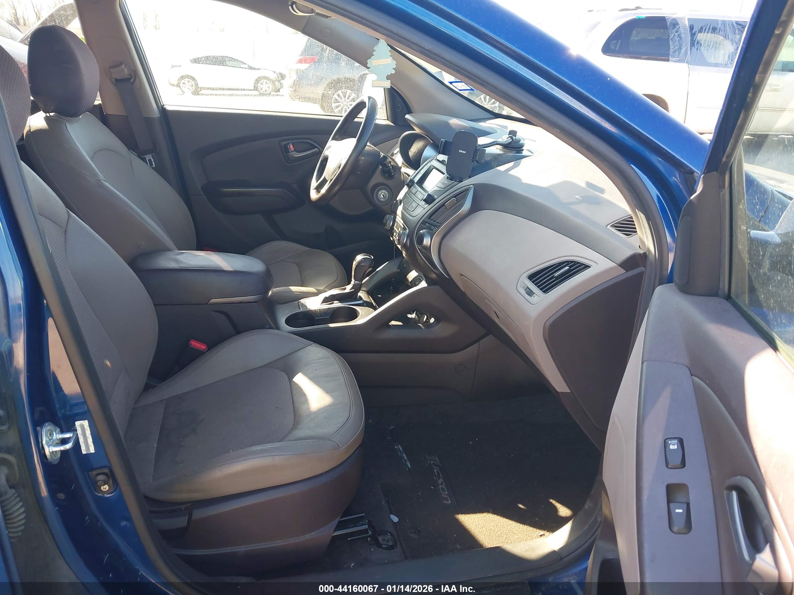 HYUNDAI TUCSON image 5