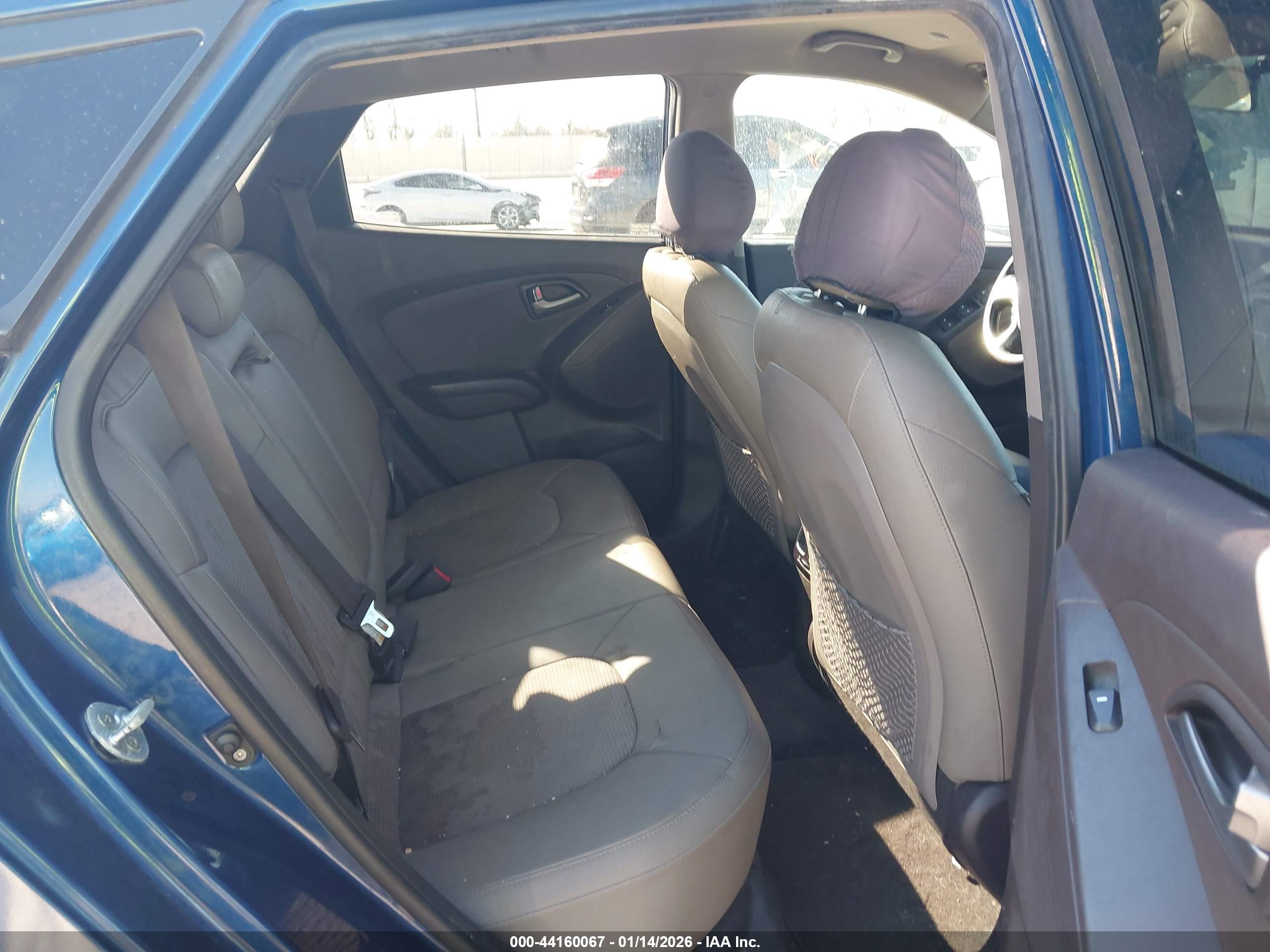HYUNDAI TUCSON image 8