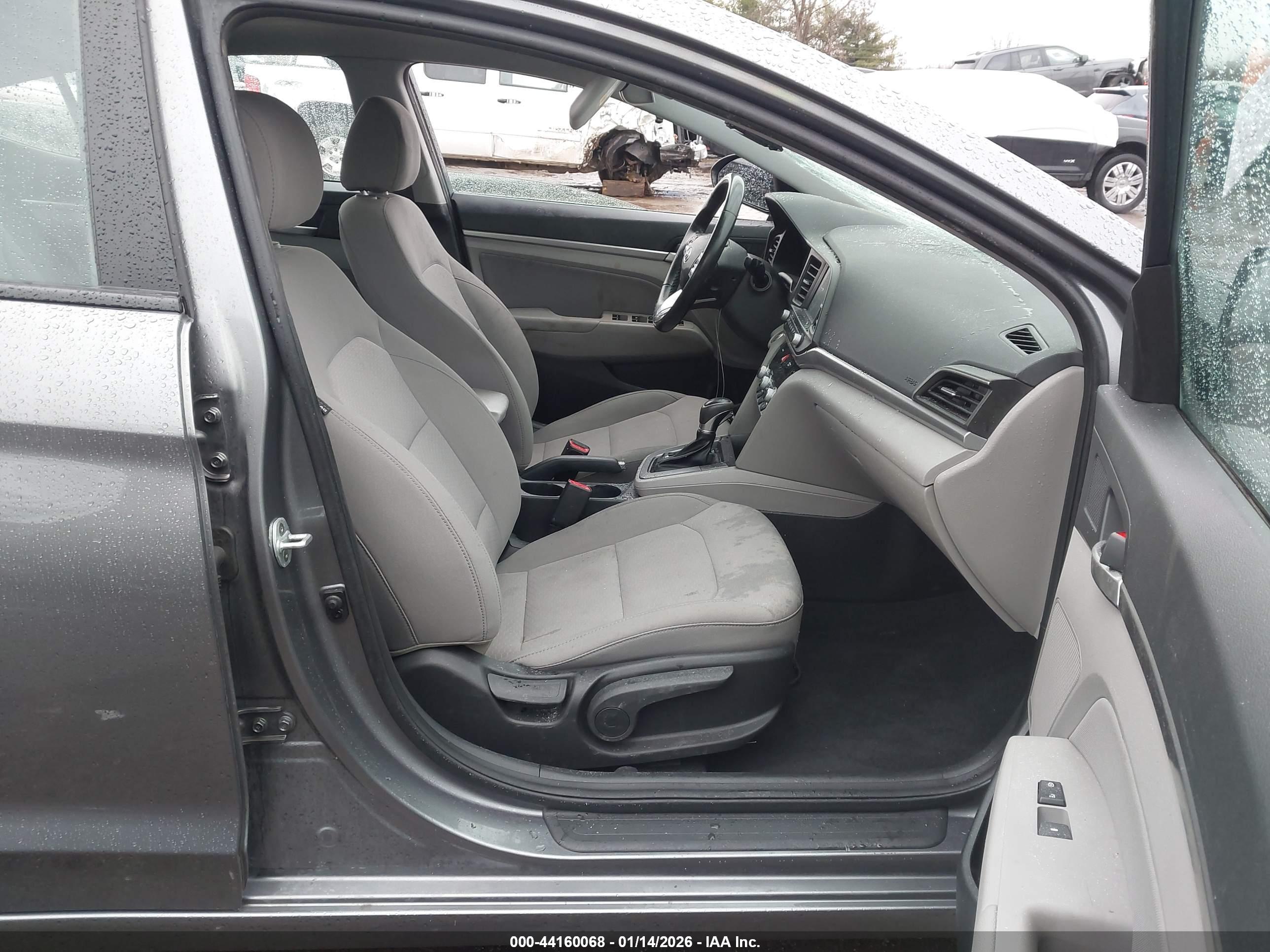 HYUNDAI ELANTRA image 5