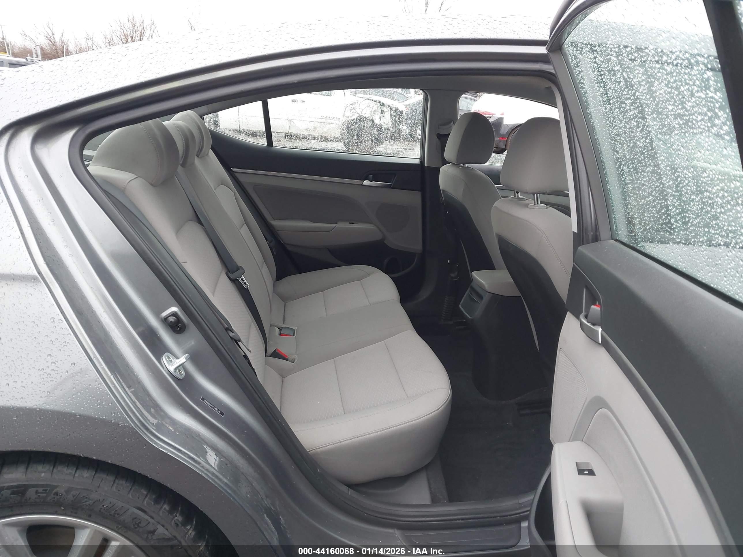 HYUNDAI ELANTRA image 8