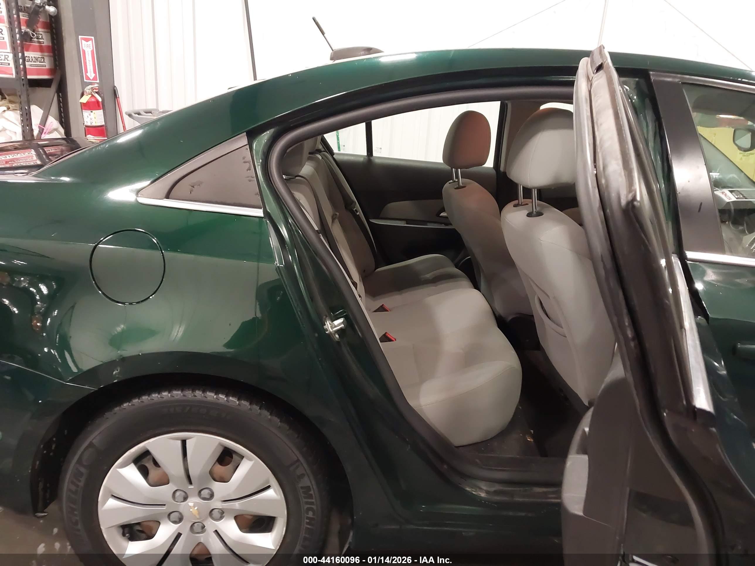 CHEVROLET CRUZE image 8