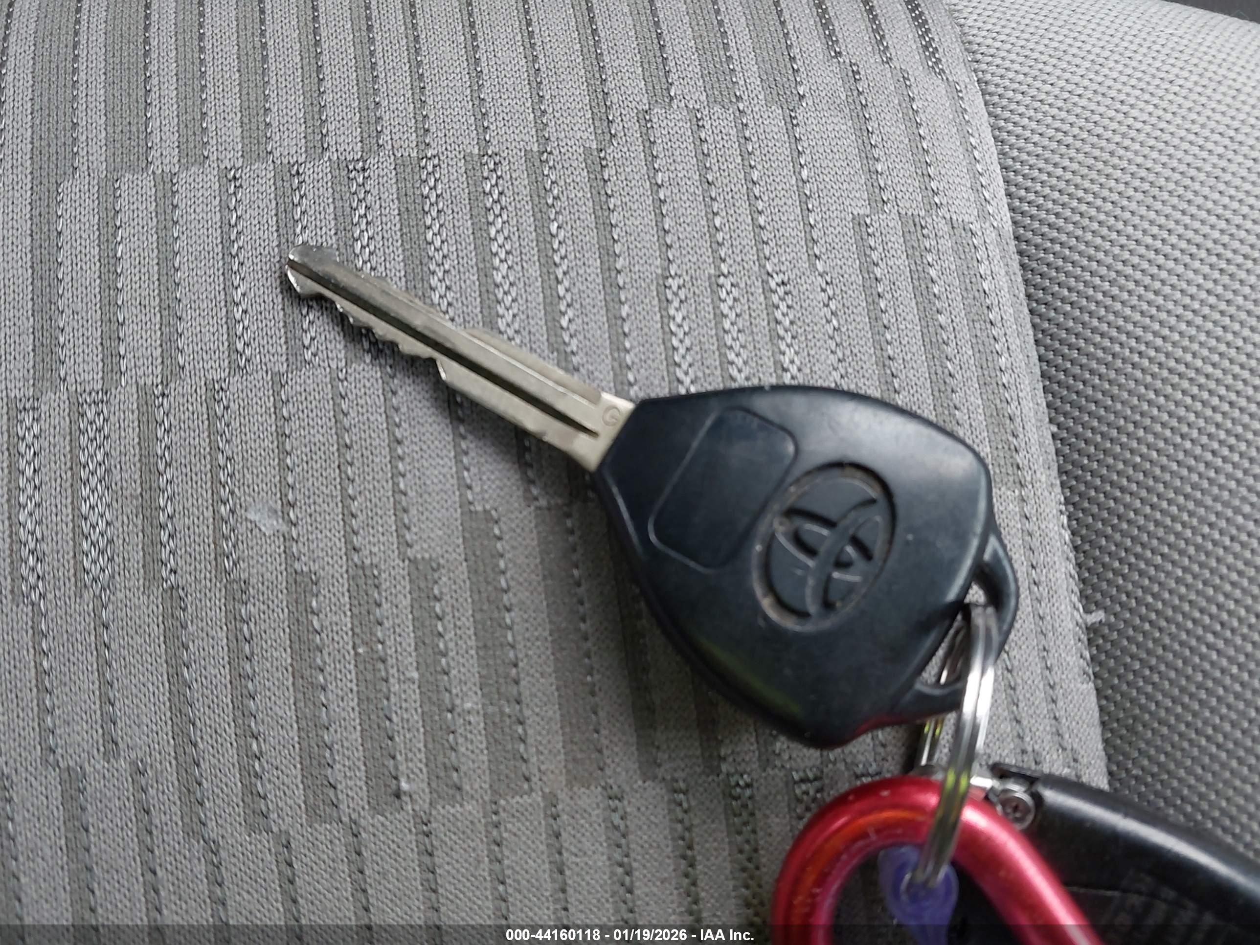 TOYOTA RAV4 image 11