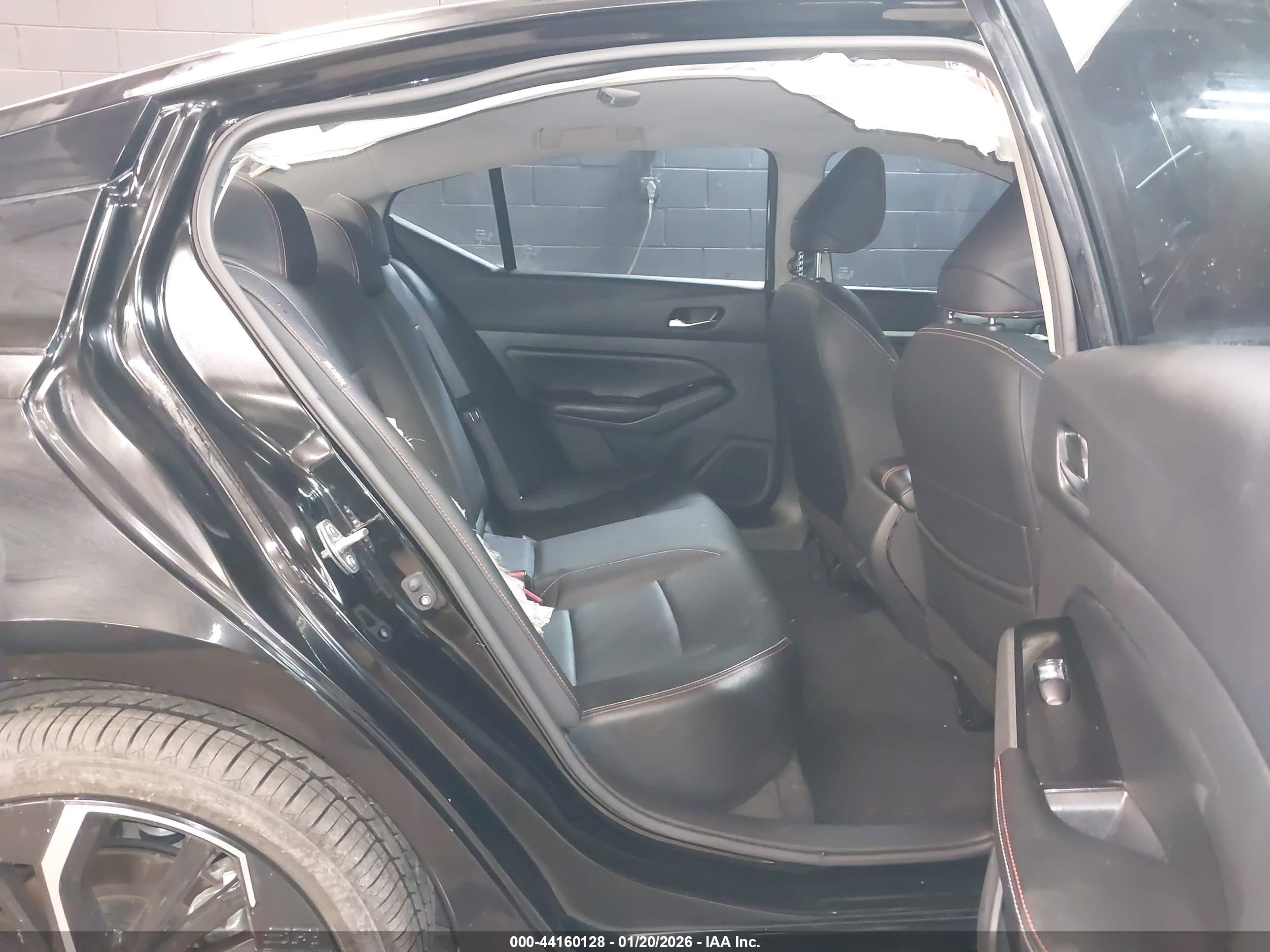 NISSAN ALTIMA image 8