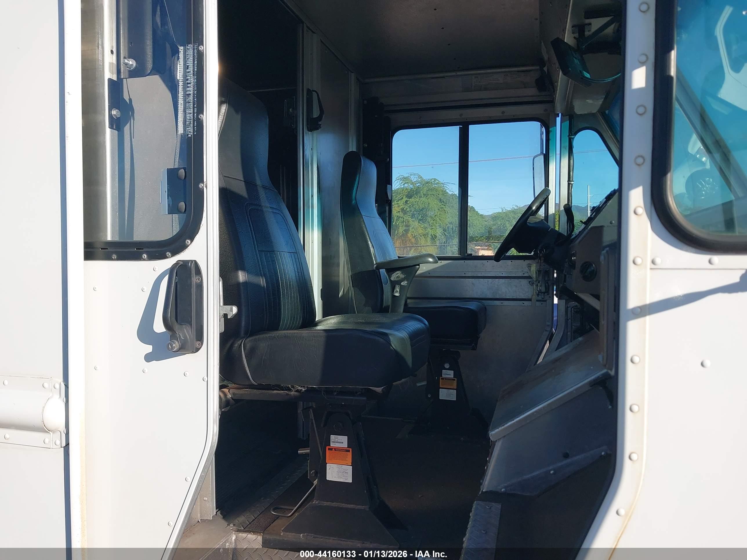 FORD E-350 image 7