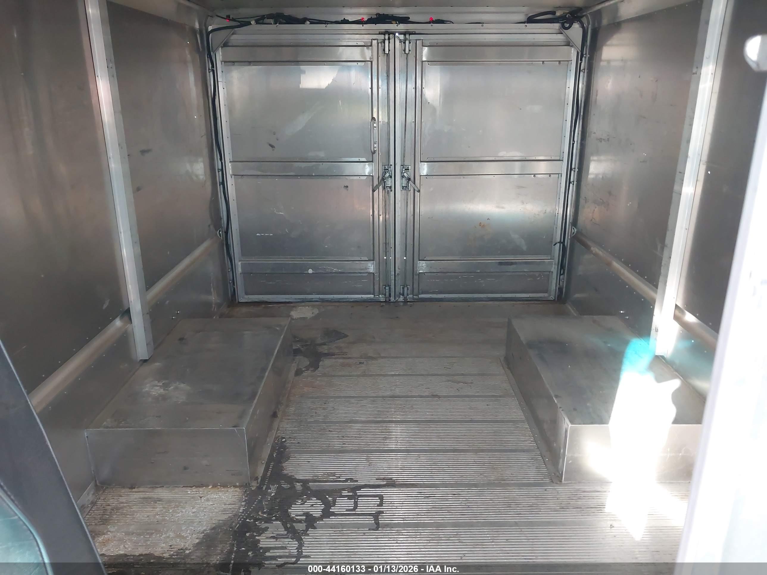 FORD E-350 image 8