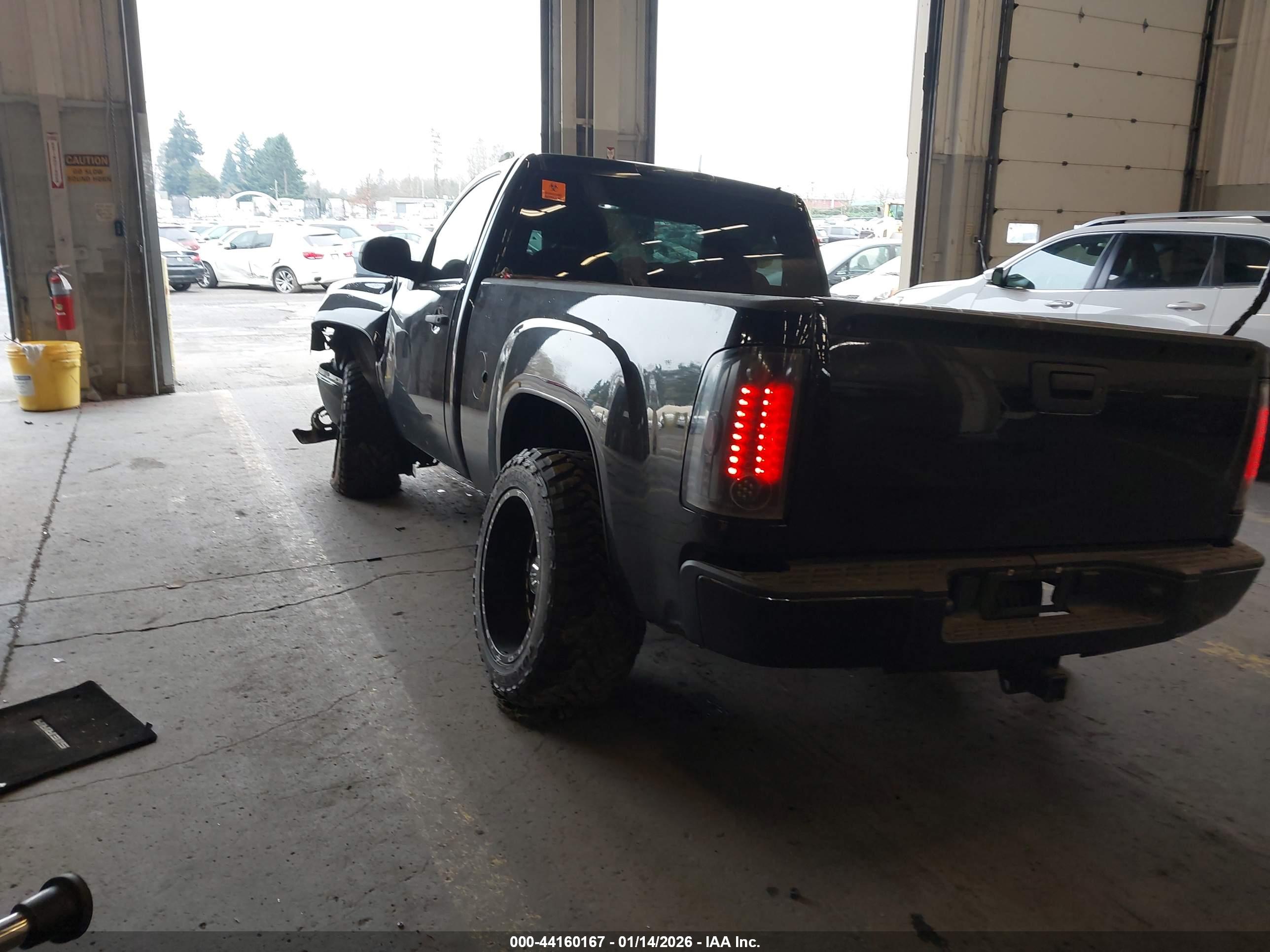 GMC SIERRA image 3