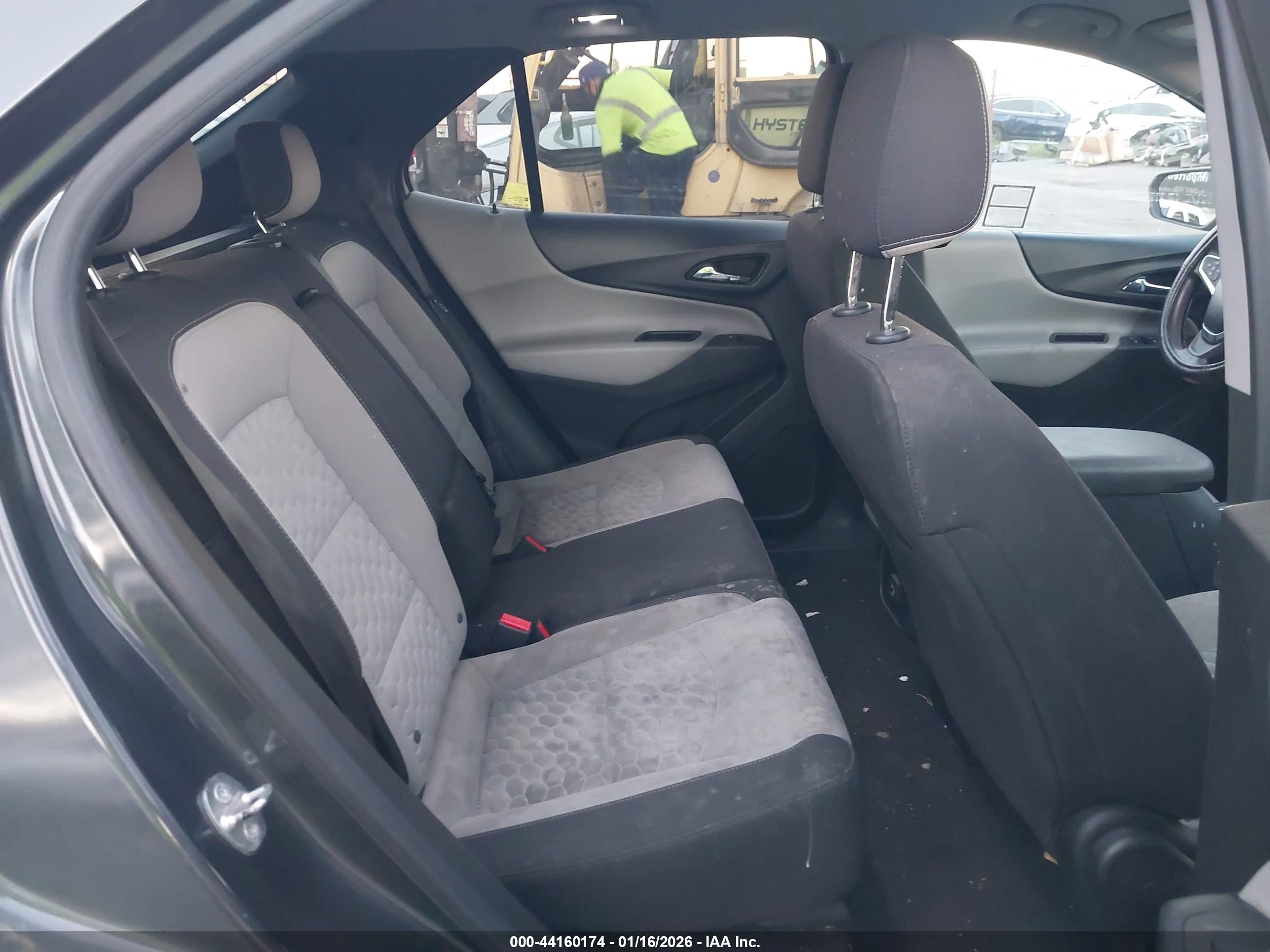 CHEVROLET EQUINOX image 8
