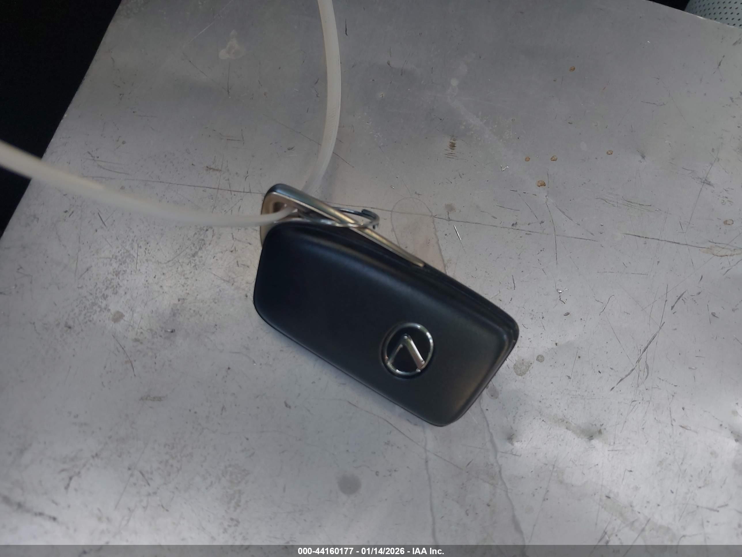 LEXUS IS image 11