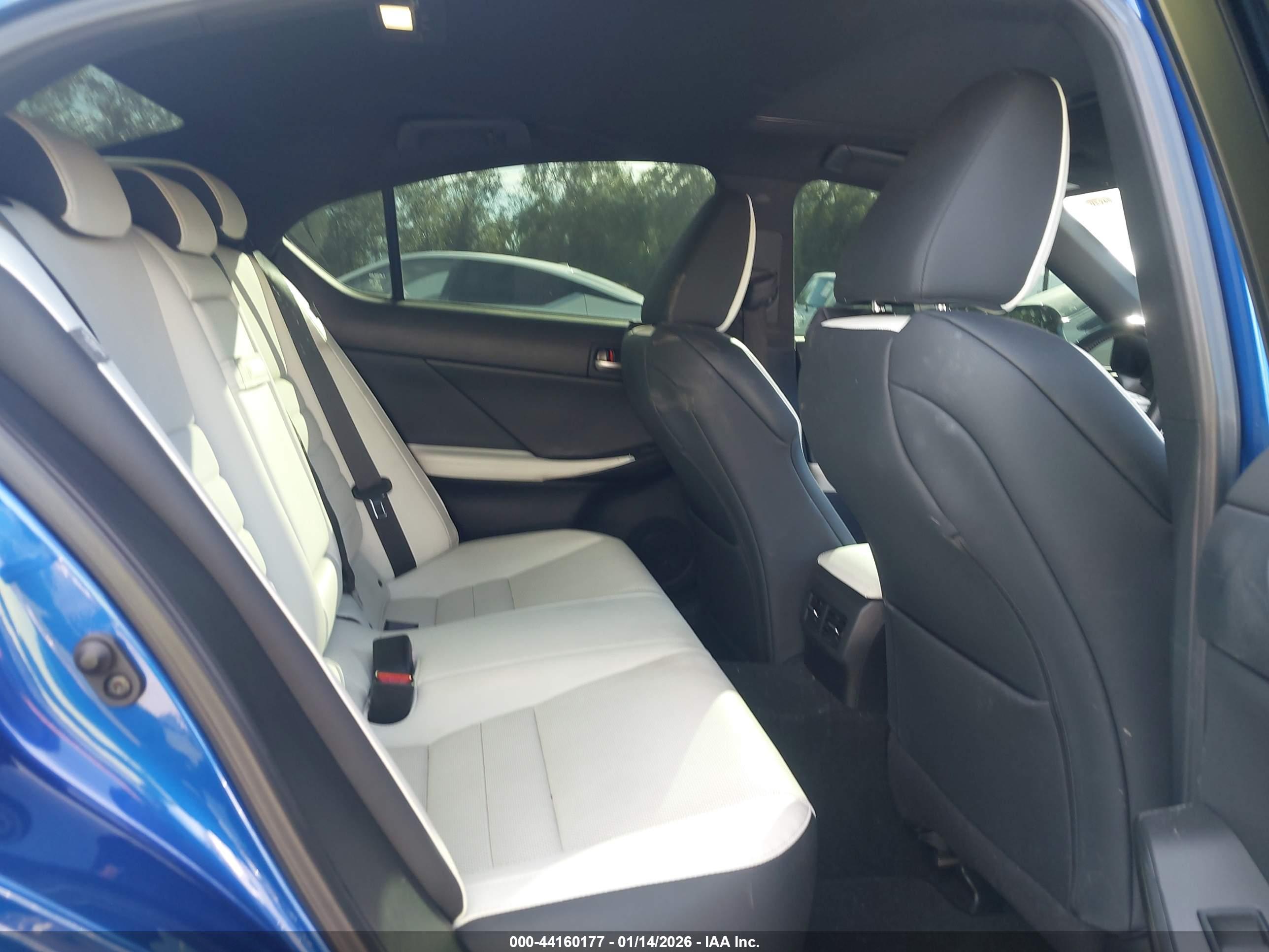 LEXUS IS image 8