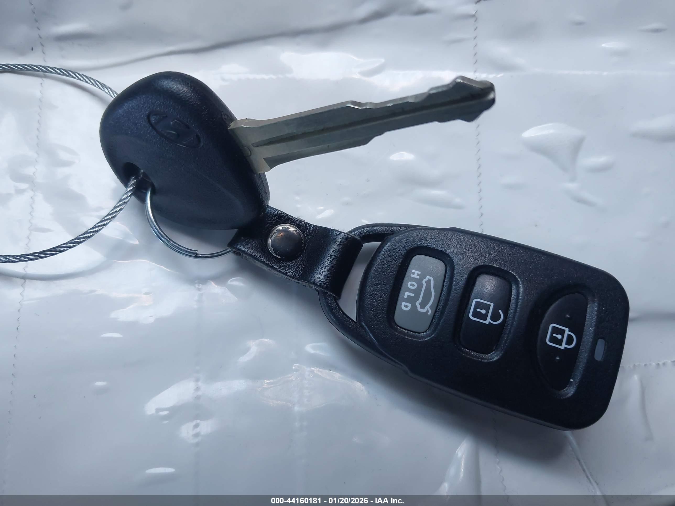 HYUNDAI ELANTRA image 11