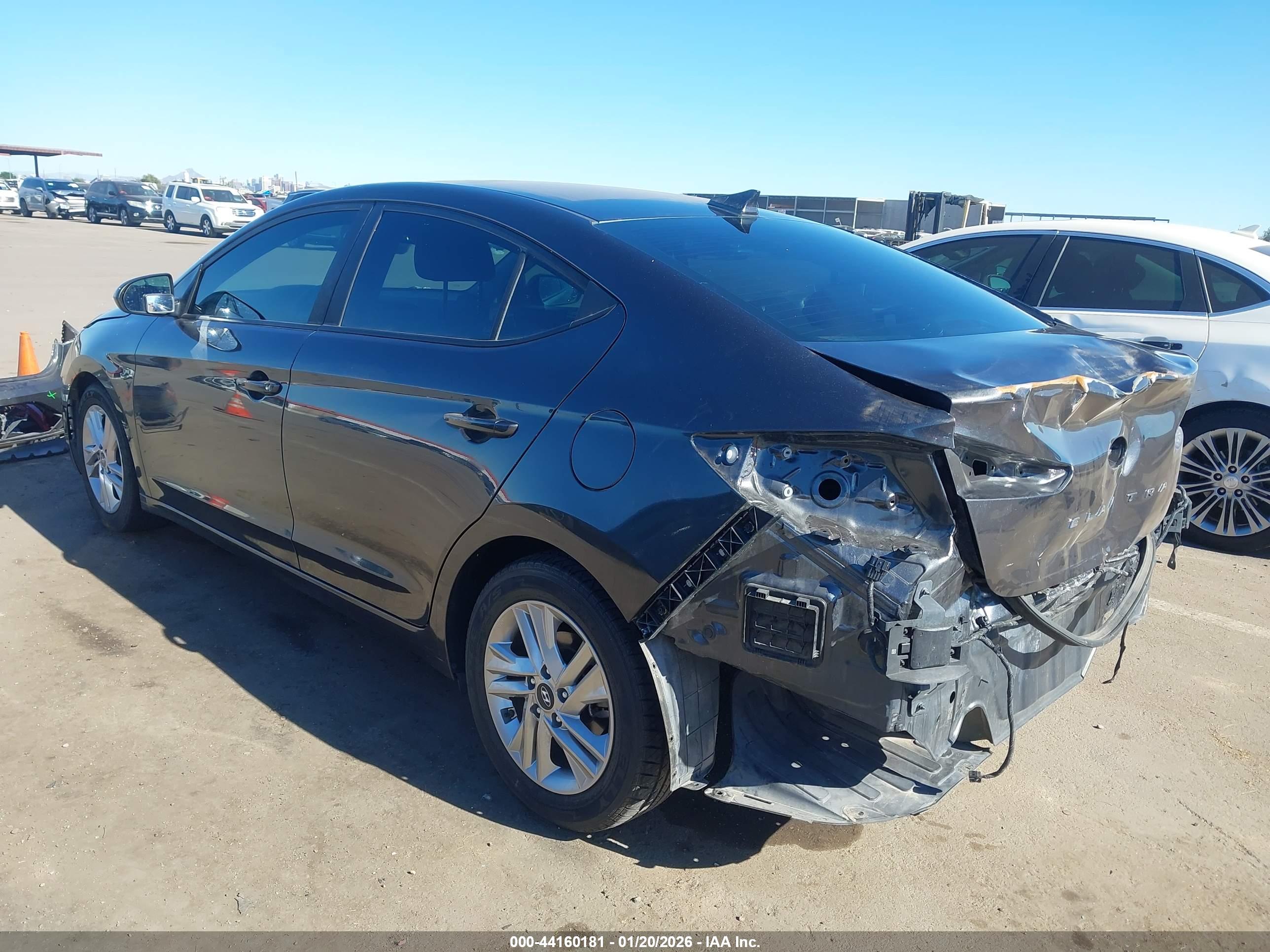 HYUNDAI ELANTRA image 3