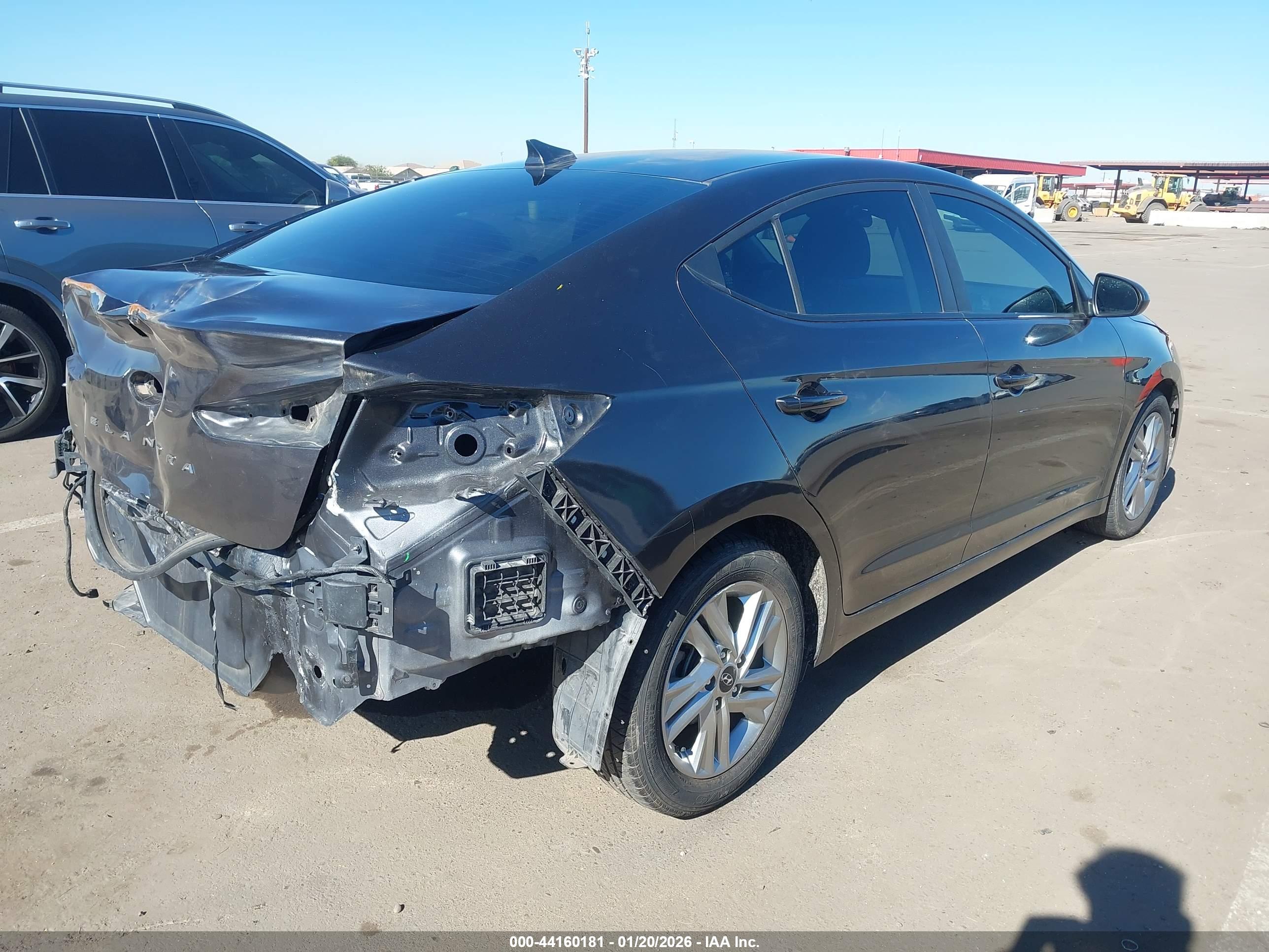 HYUNDAI ELANTRA image 4
