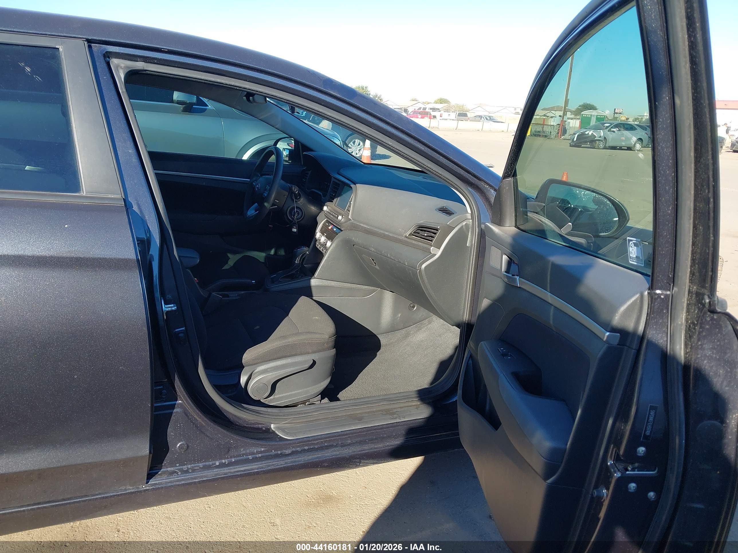 HYUNDAI ELANTRA image 5