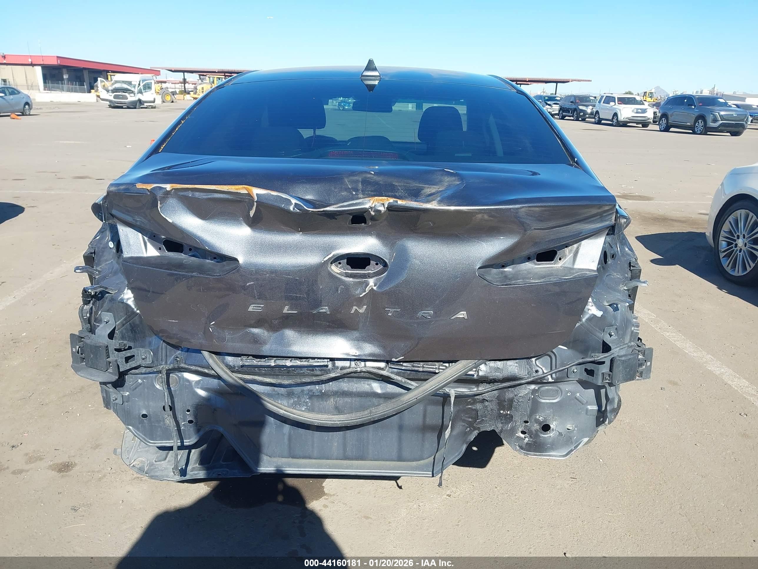 HYUNDAI ELANTRA image 6