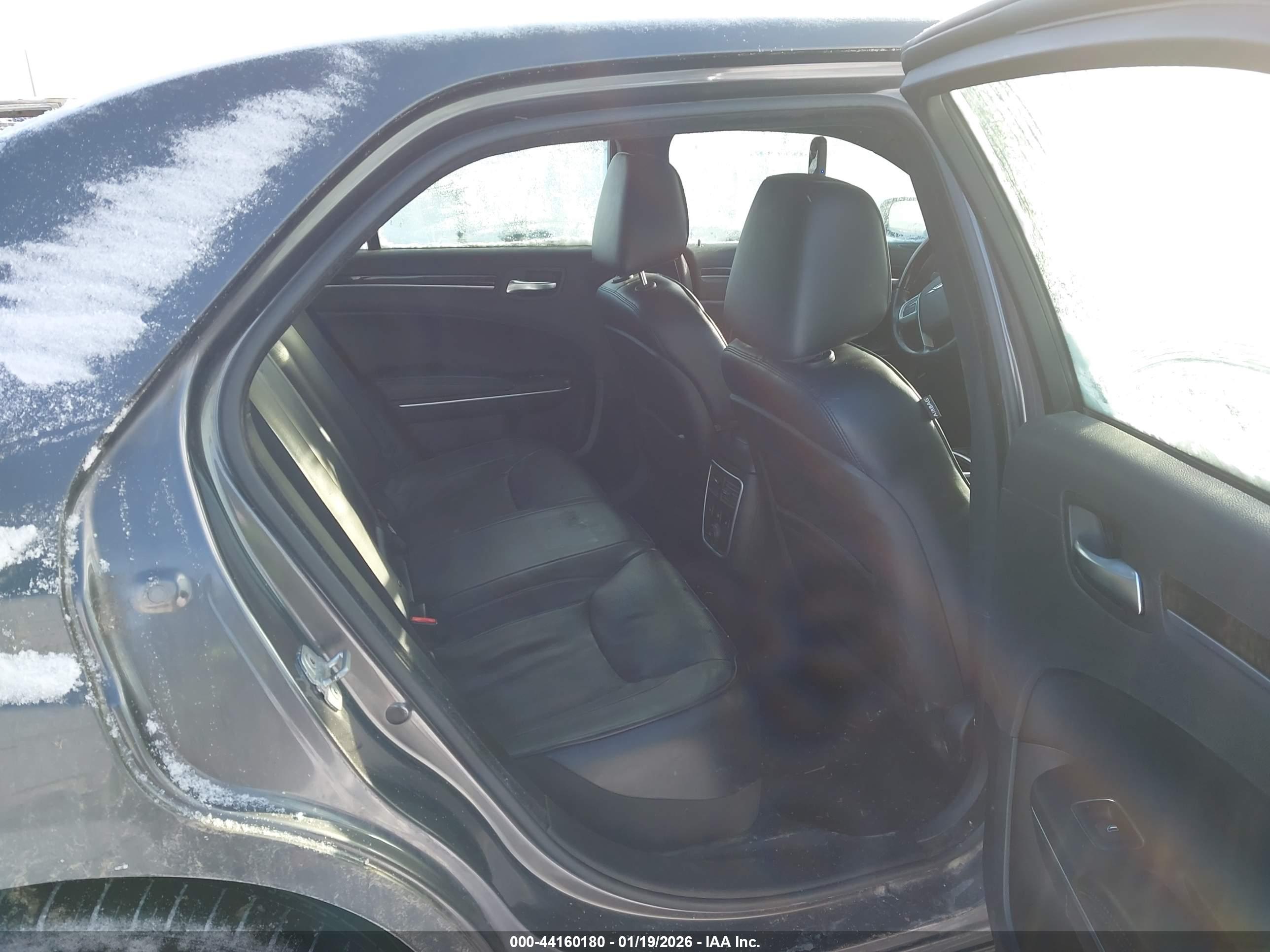CHRYSLER 300C image 8