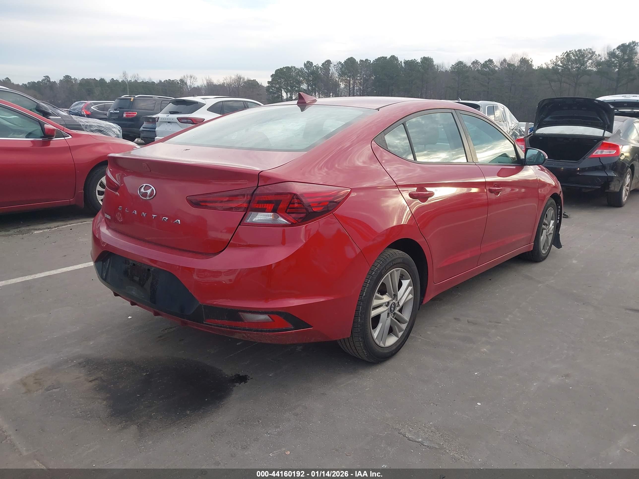 HYUNDAI ELANTRA image 4