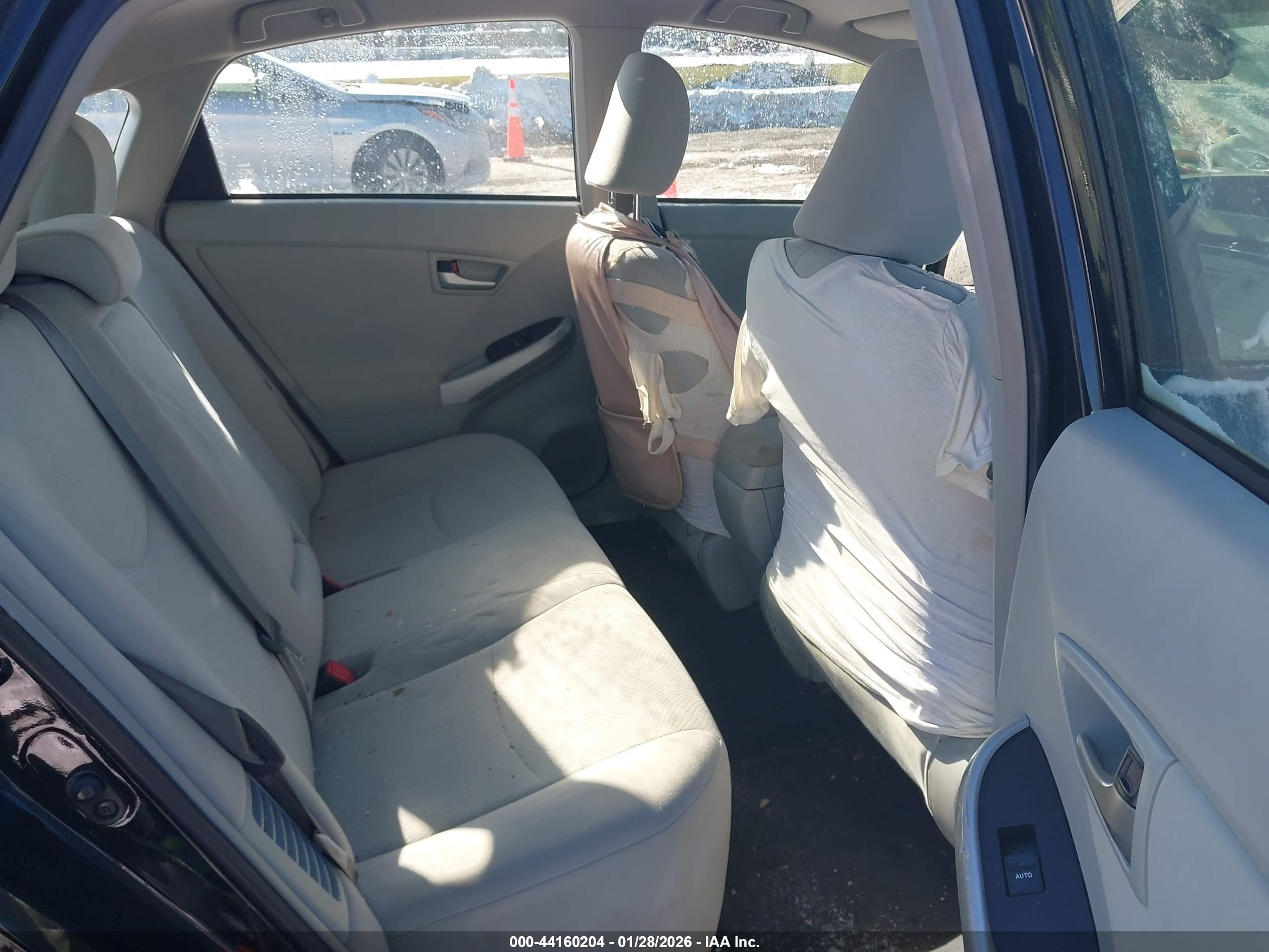 TOYOTA PRIUS image 8