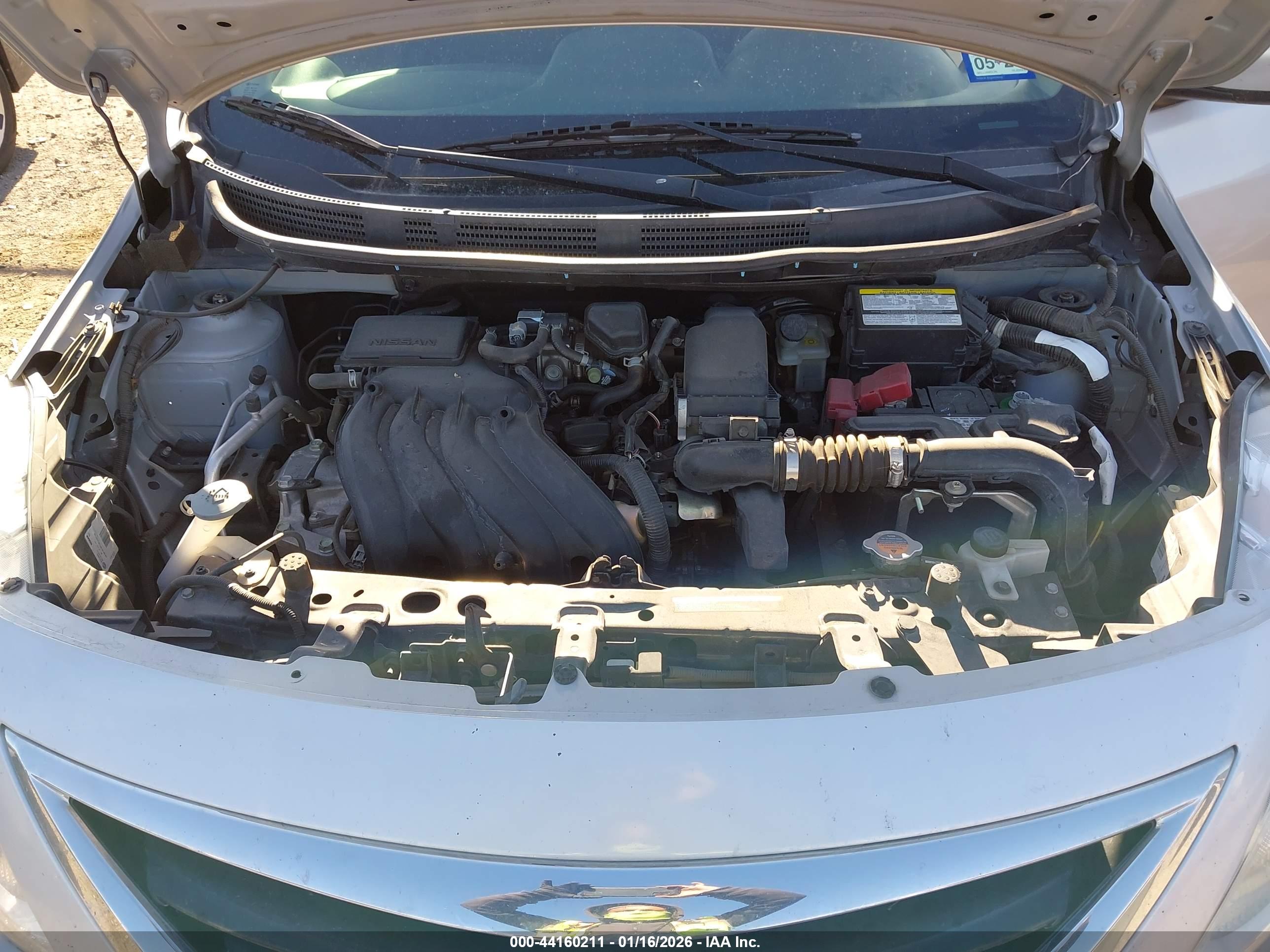 NISSAN VERSA image 10