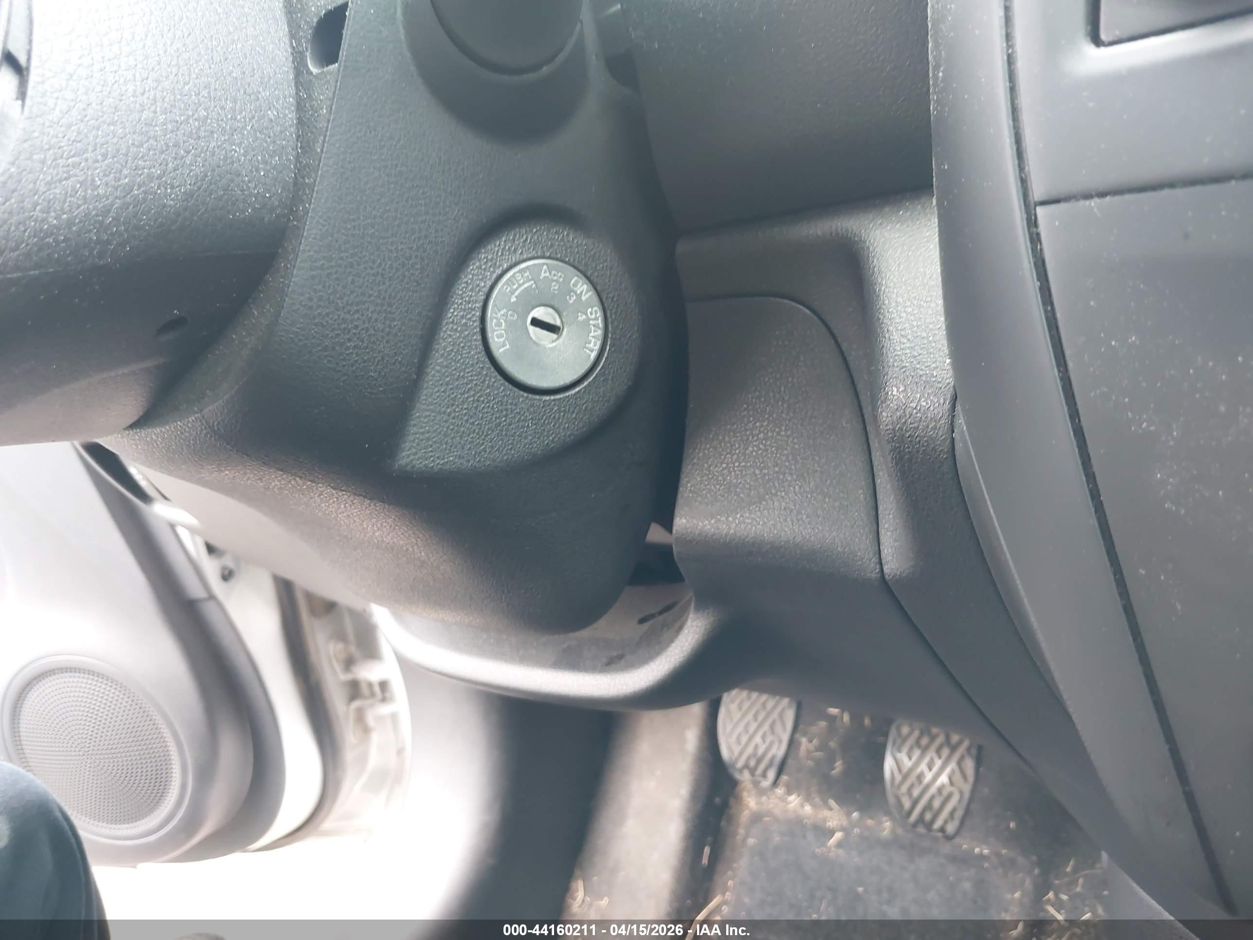 NISSAN VERSA image 11