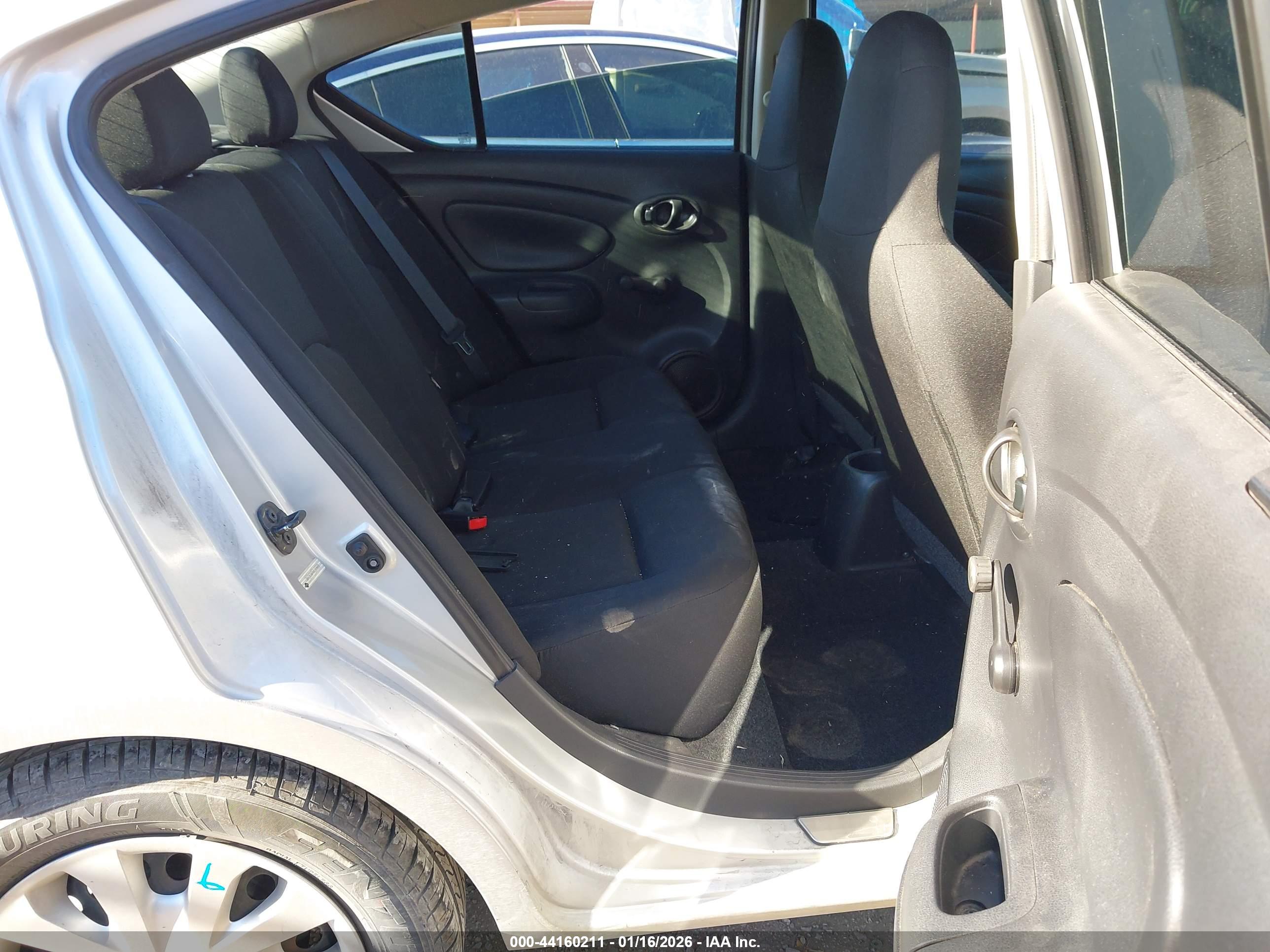 NISSAN VERSA image 8