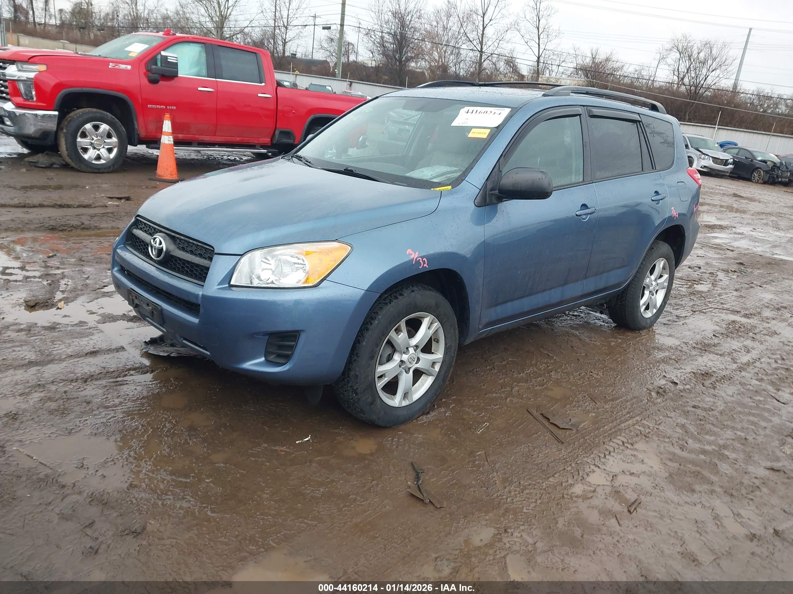 TOYOTA RAV4 image 2