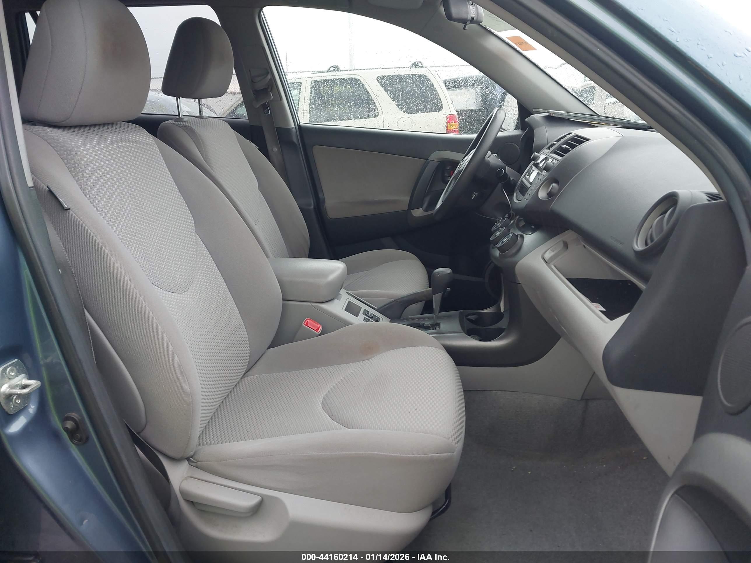 TOYOTA RAV4 image 5
