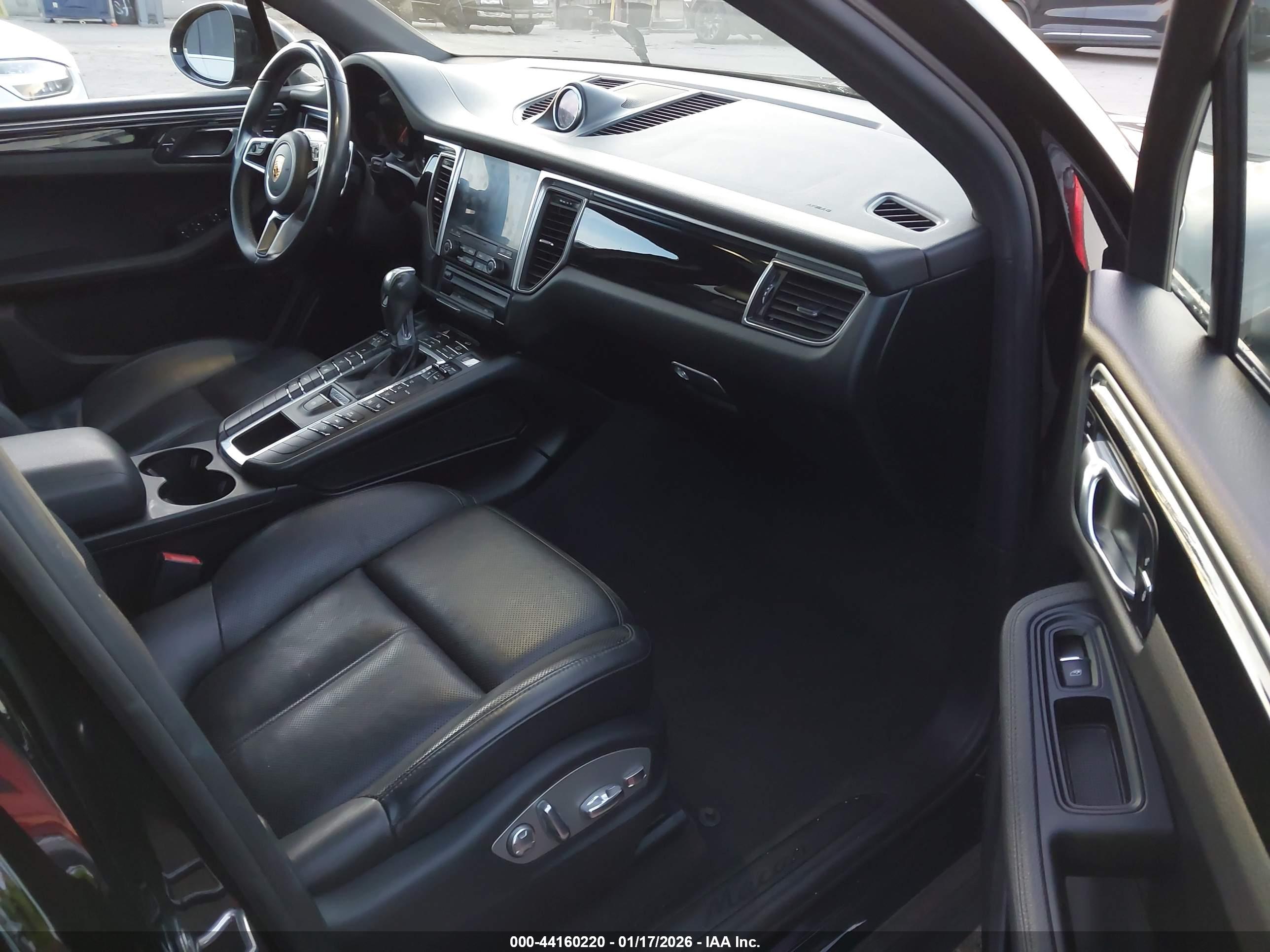 PORSCHE MACAN image 5
