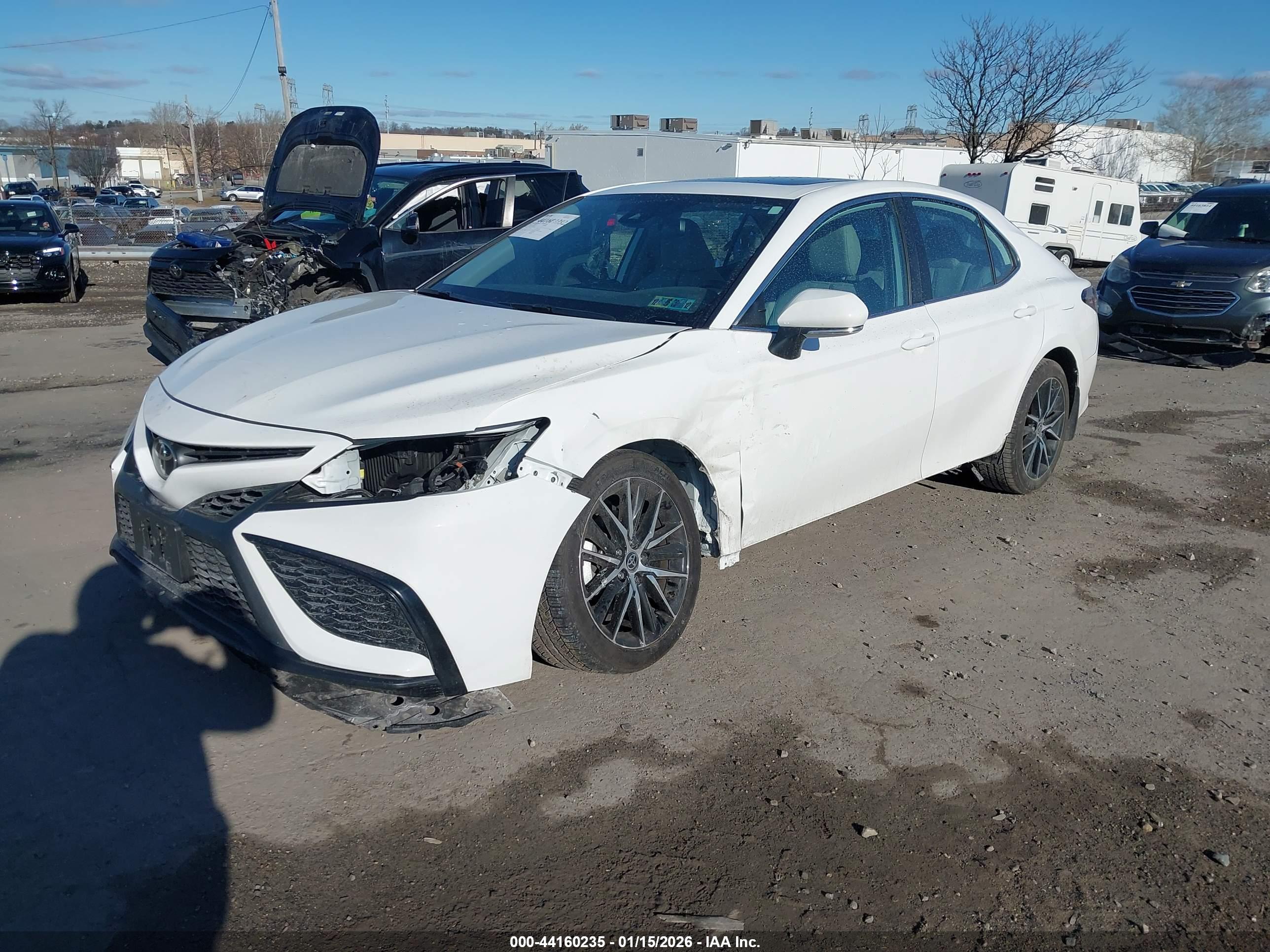 TOYOTA CAMRY image 2
