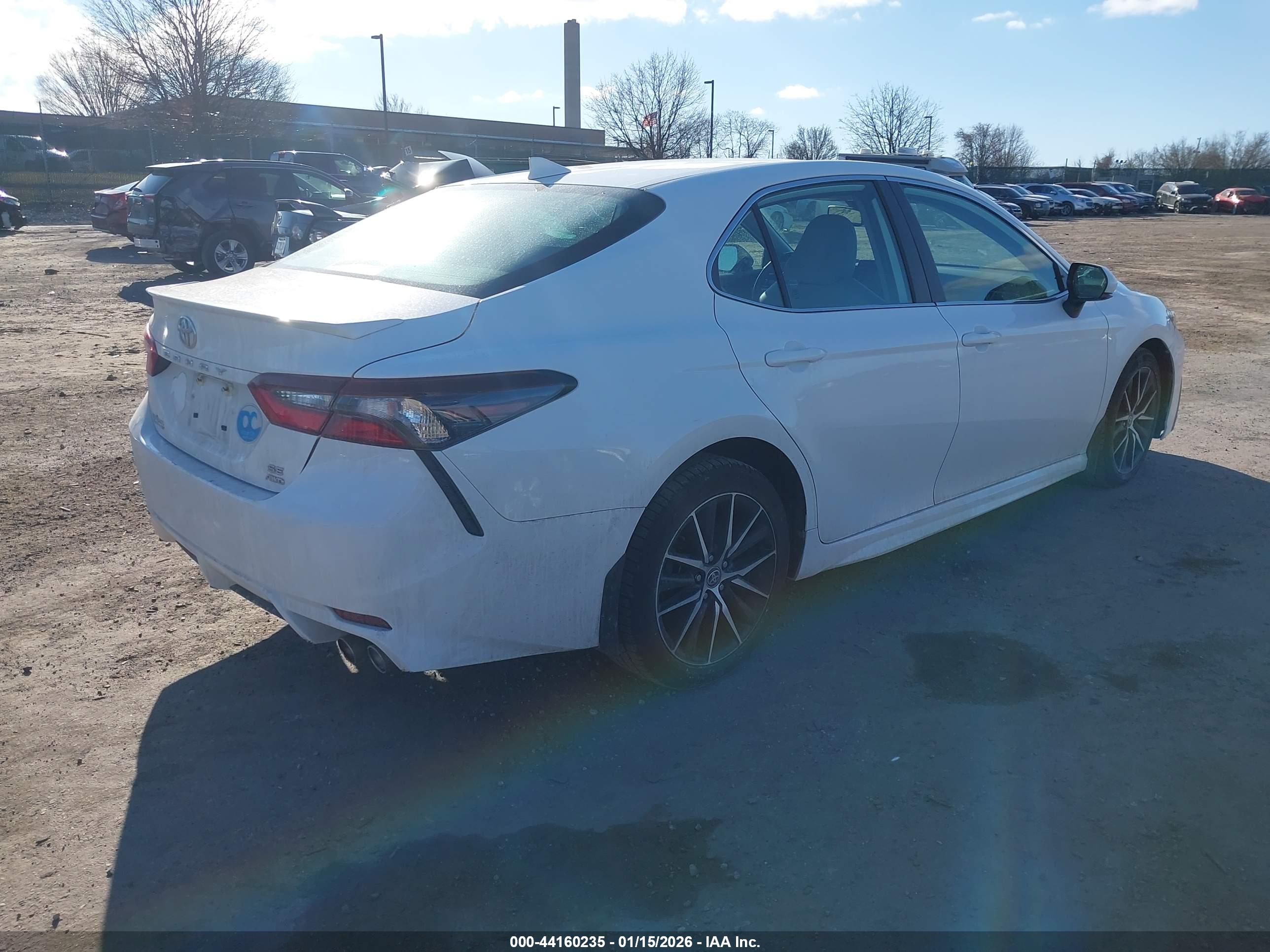 TOYOTA CAMRY image 4