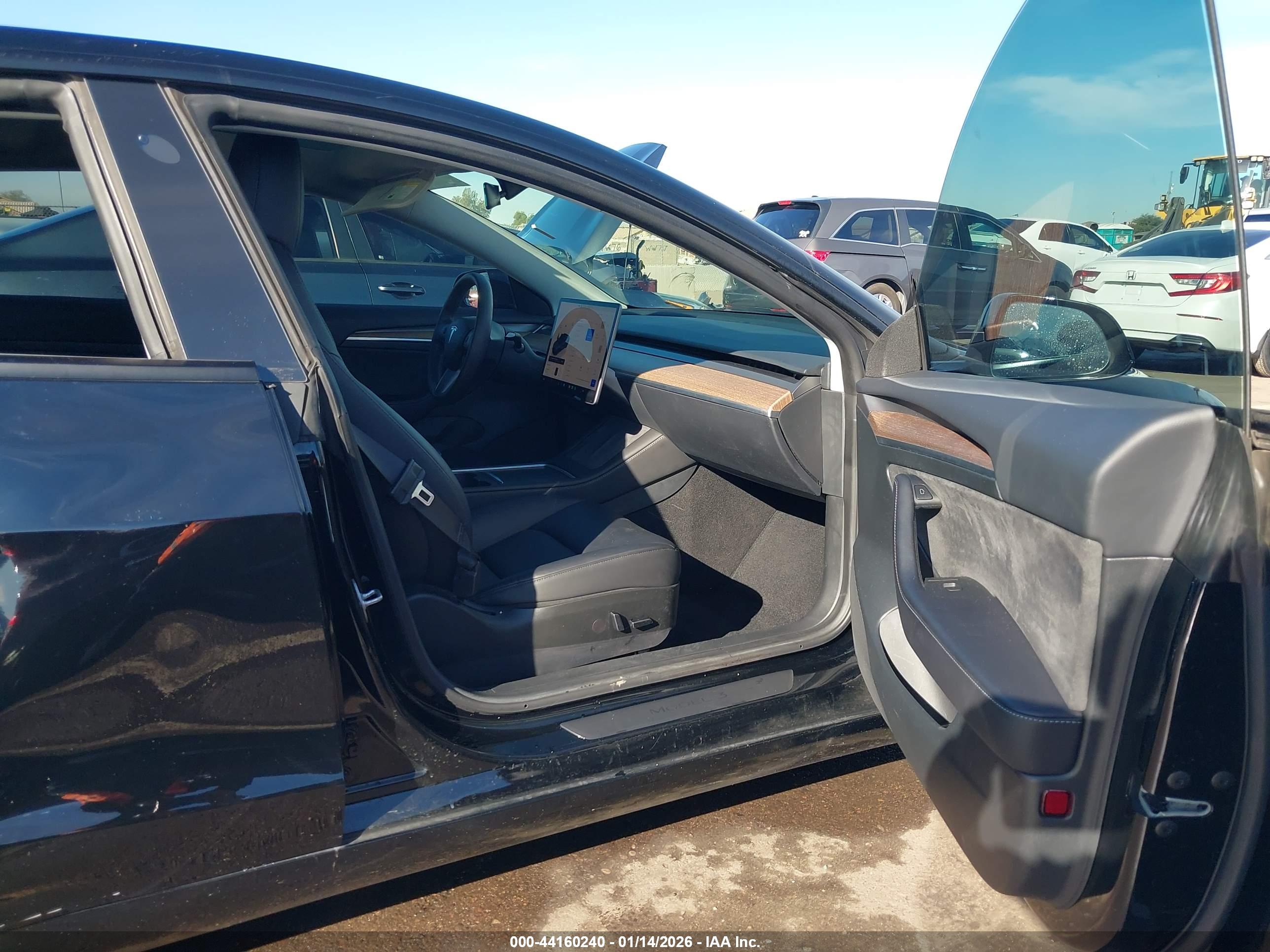 TESLA MODEL image 5