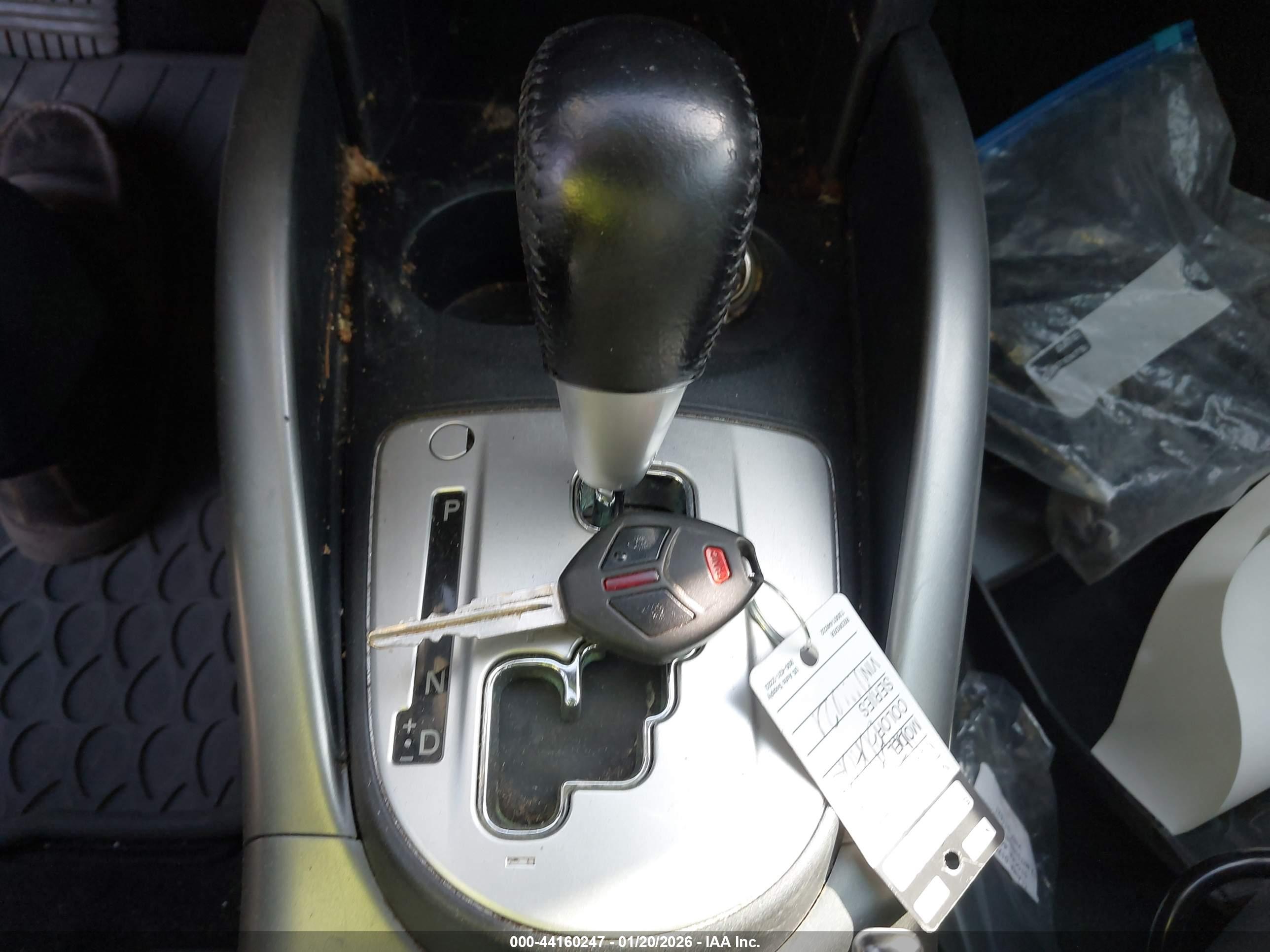 MITSUBISHI OUTLANDER image 11