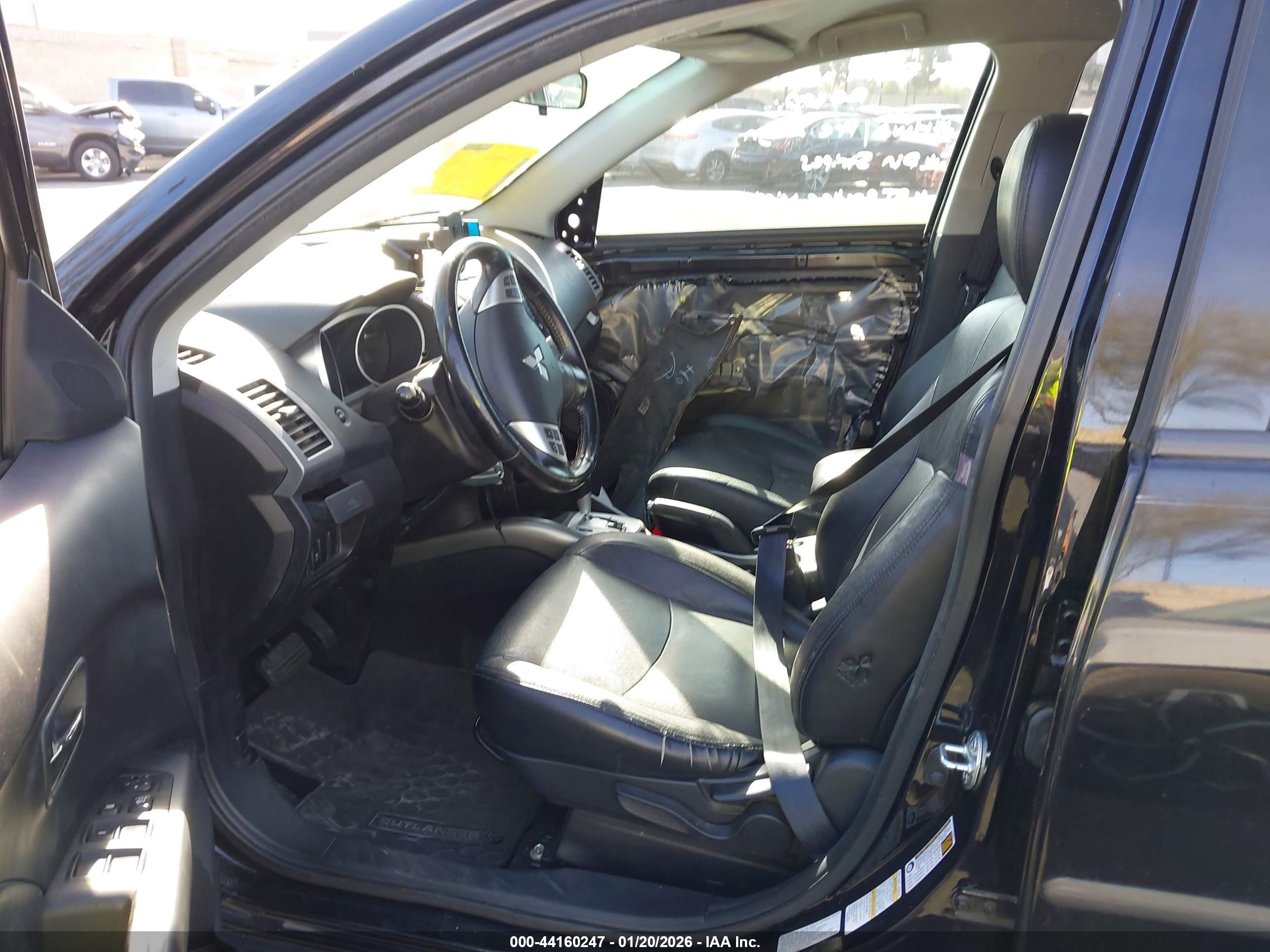 MITSUBISHI OUTLANDER image 5