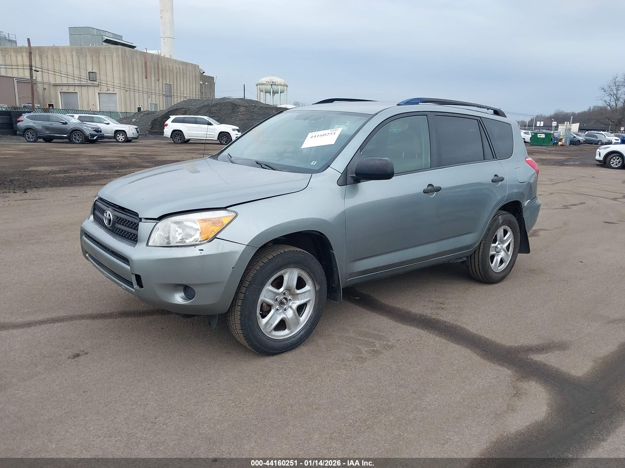 TOYOTA RAV4 image 2