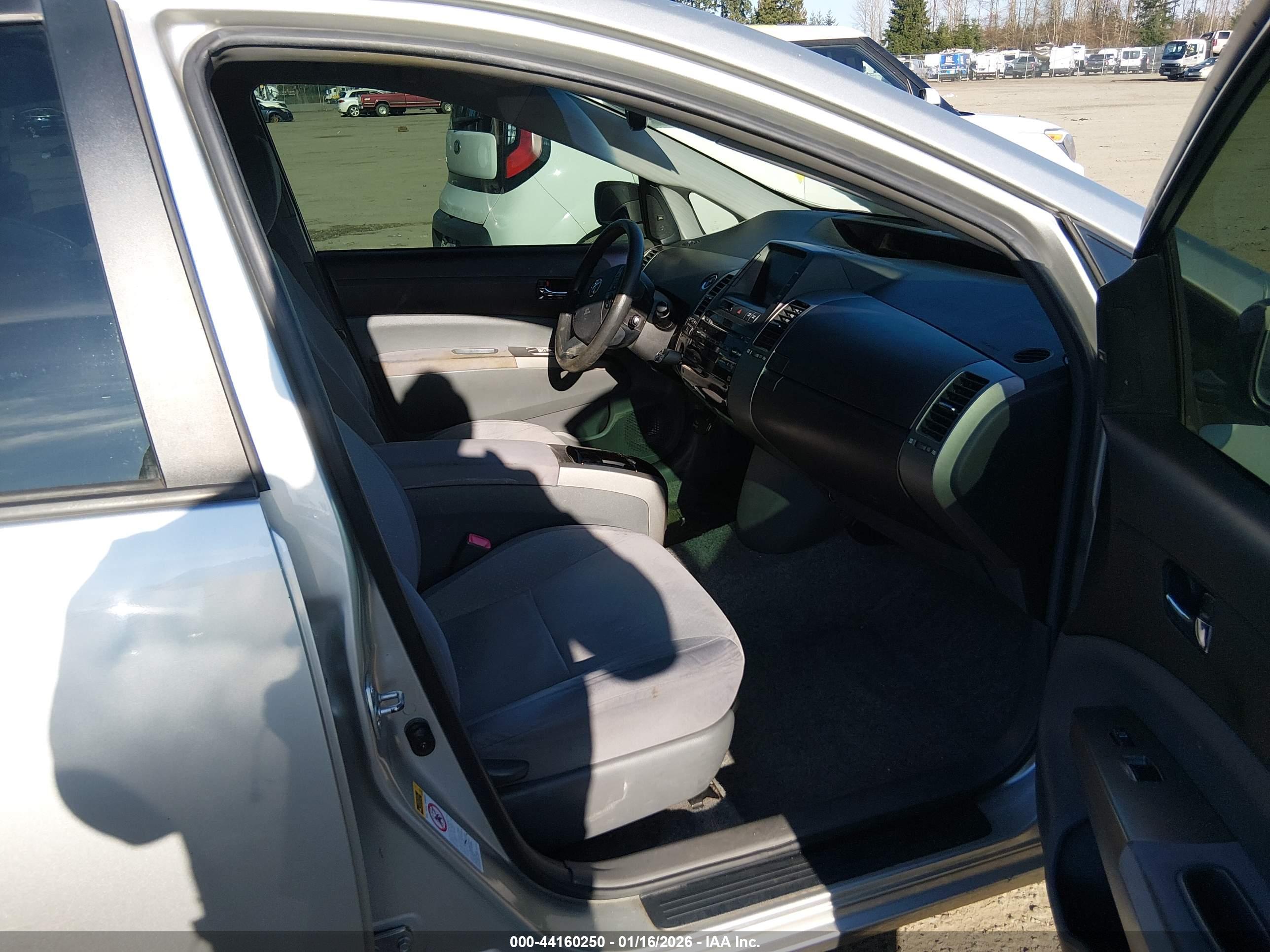 TOYOTA PRIUS image 5