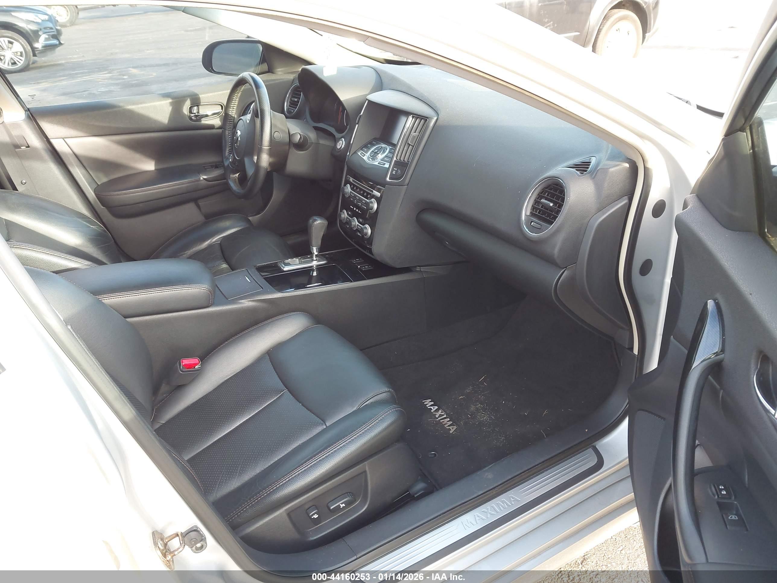 NISSAN MAXIMA image 5