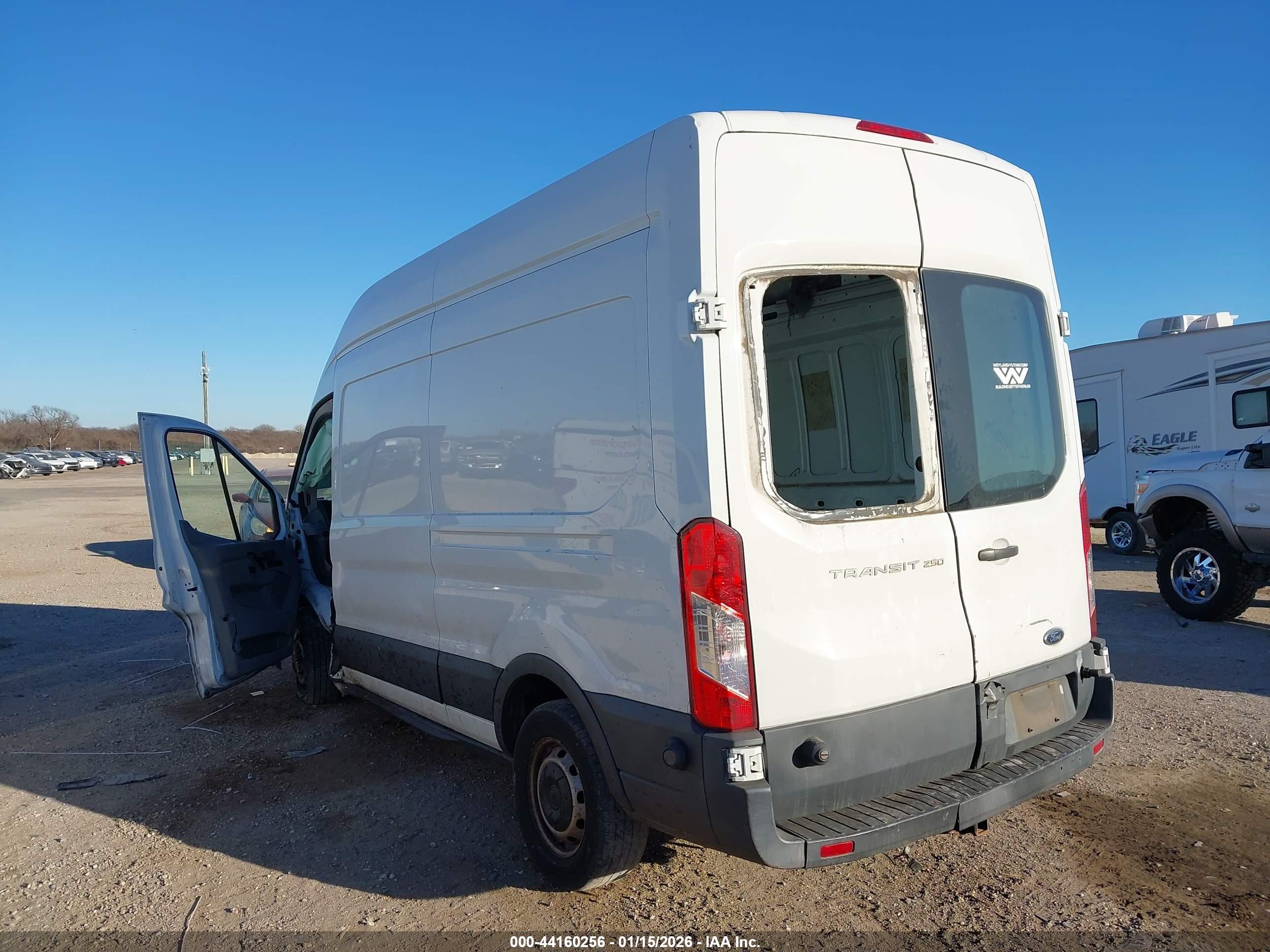 FORD TRANSIT-250 image 3