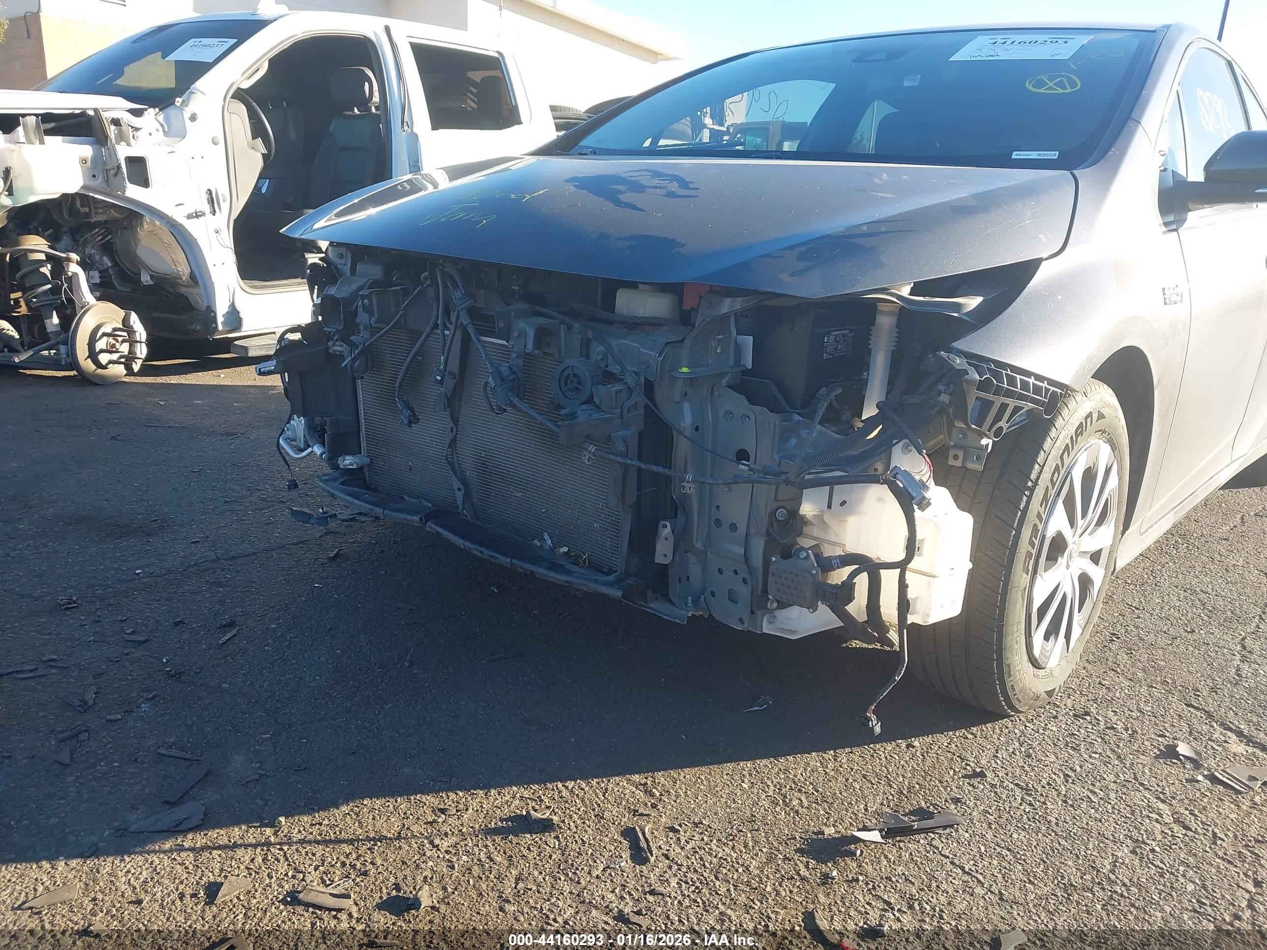 TOYOTA PRIUS image 6