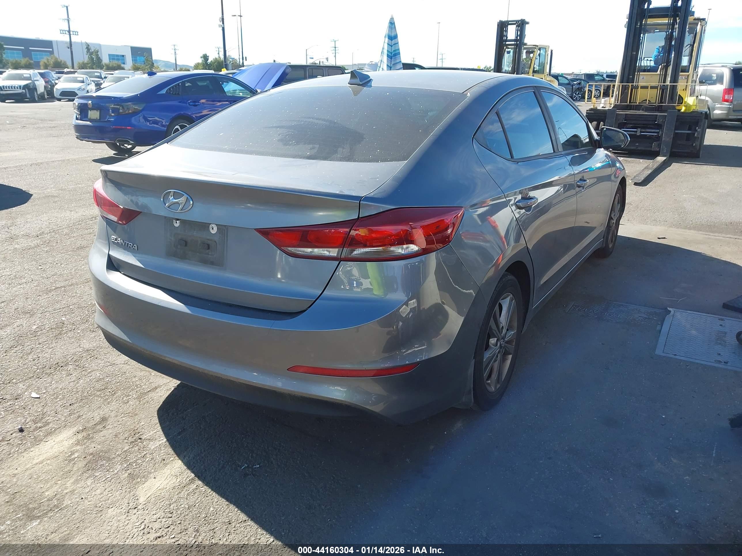 HYUNDAI ELANTRA image 4