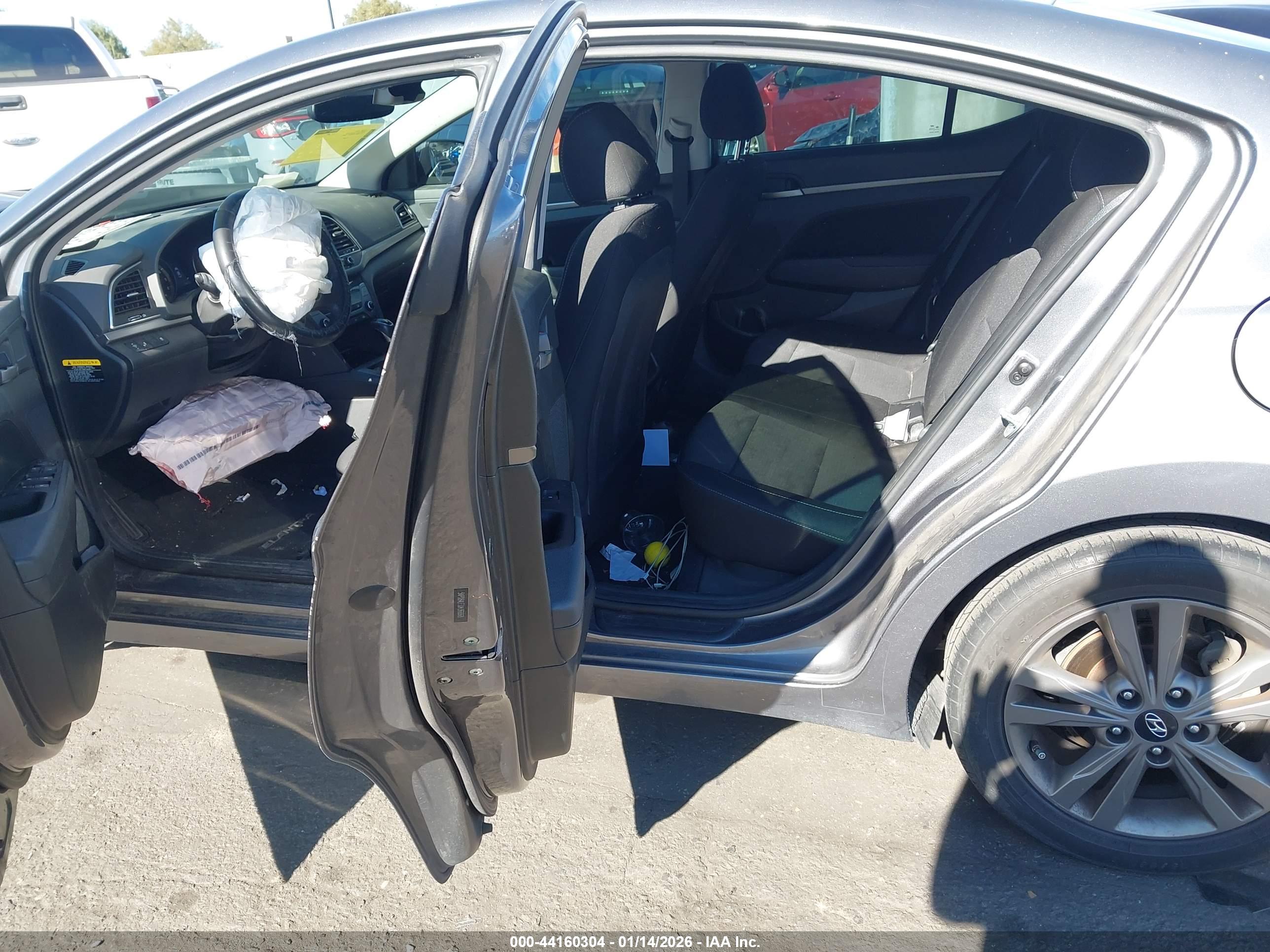 HYUNDAI ELANTRA image 8