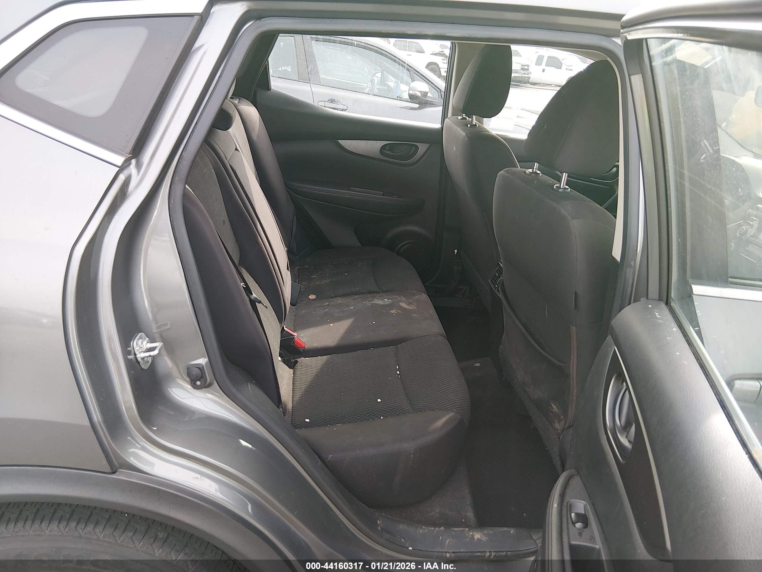 NISSAN ROGUE image 8