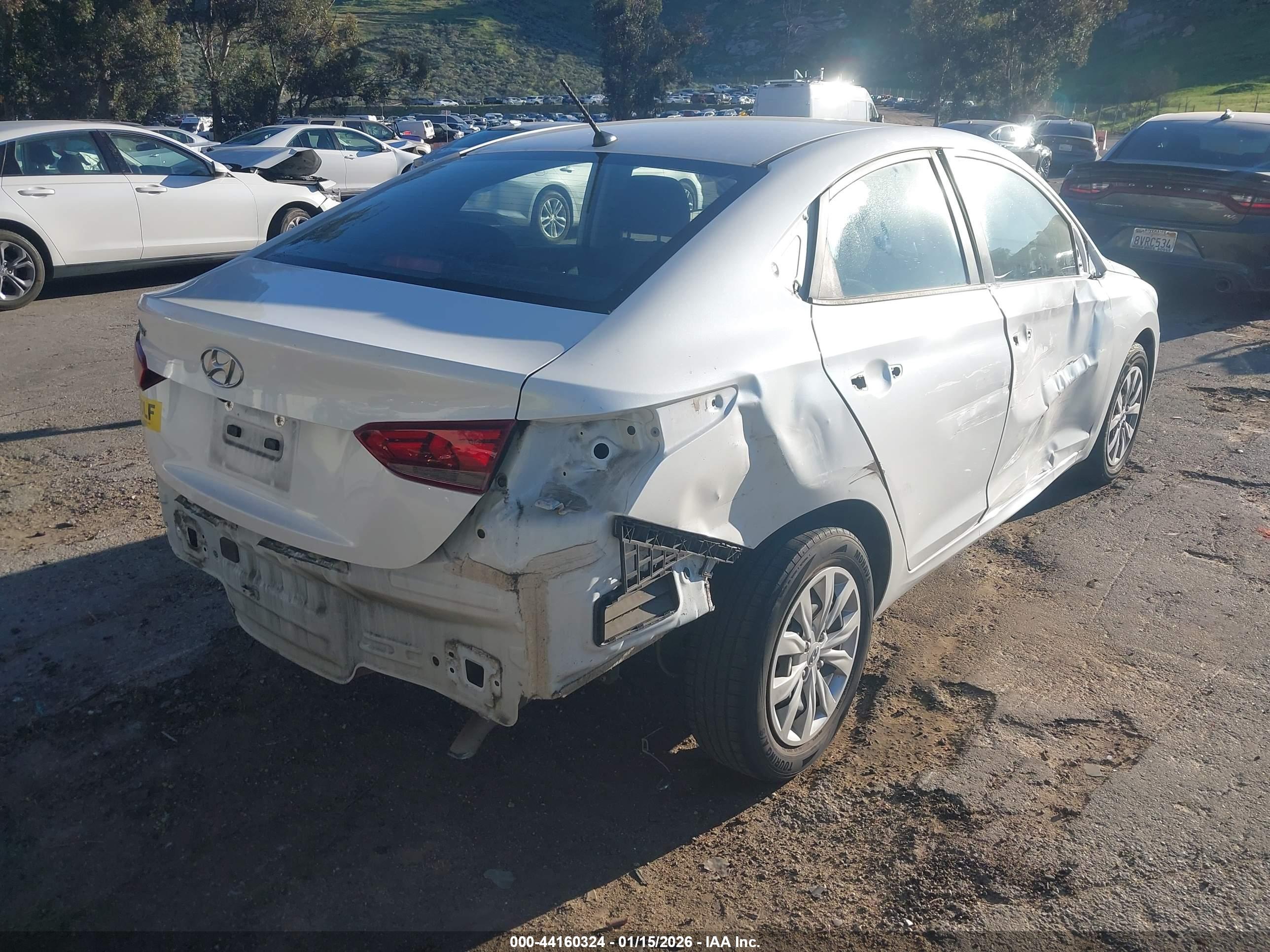 HYUNDAI ACCENT image 4