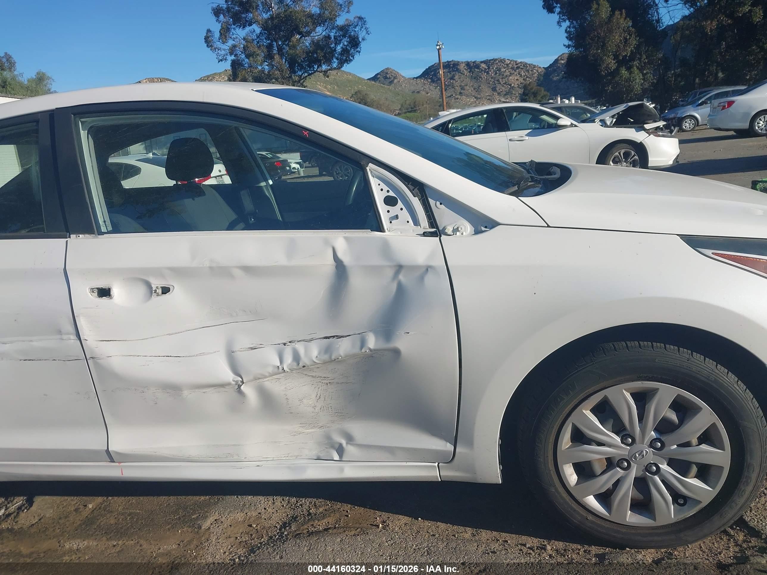 HYUNDAI ACCENT image 6