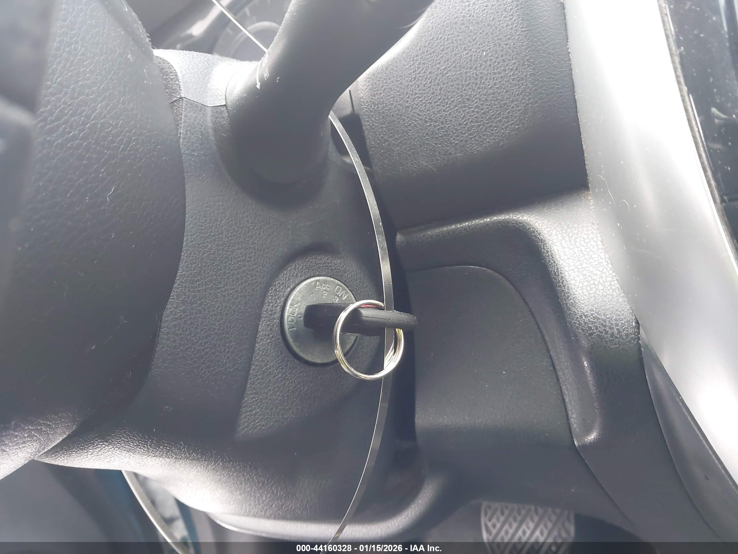 NISSAN VERSA image 11