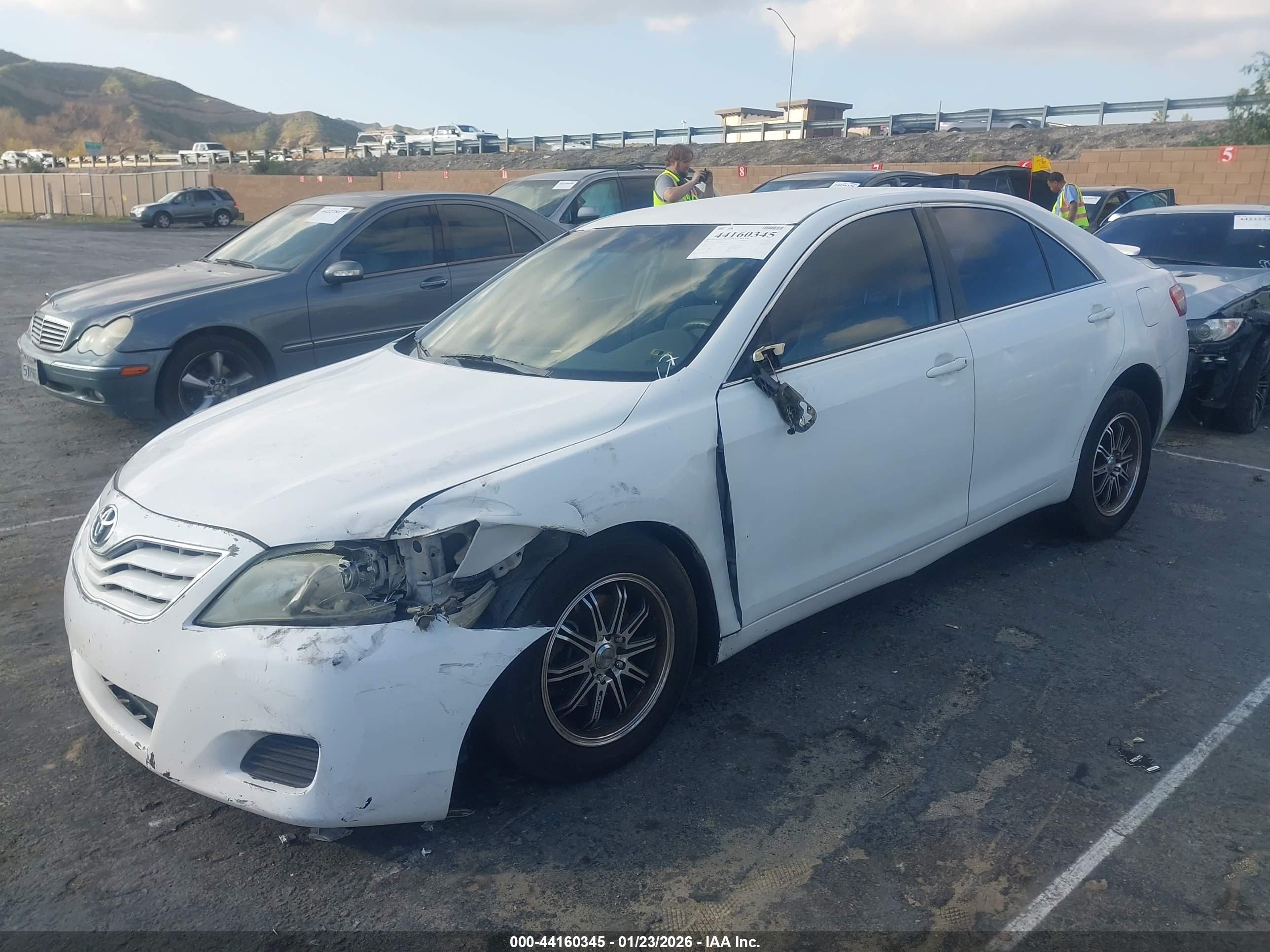 TOYOTA CAMRY image 2